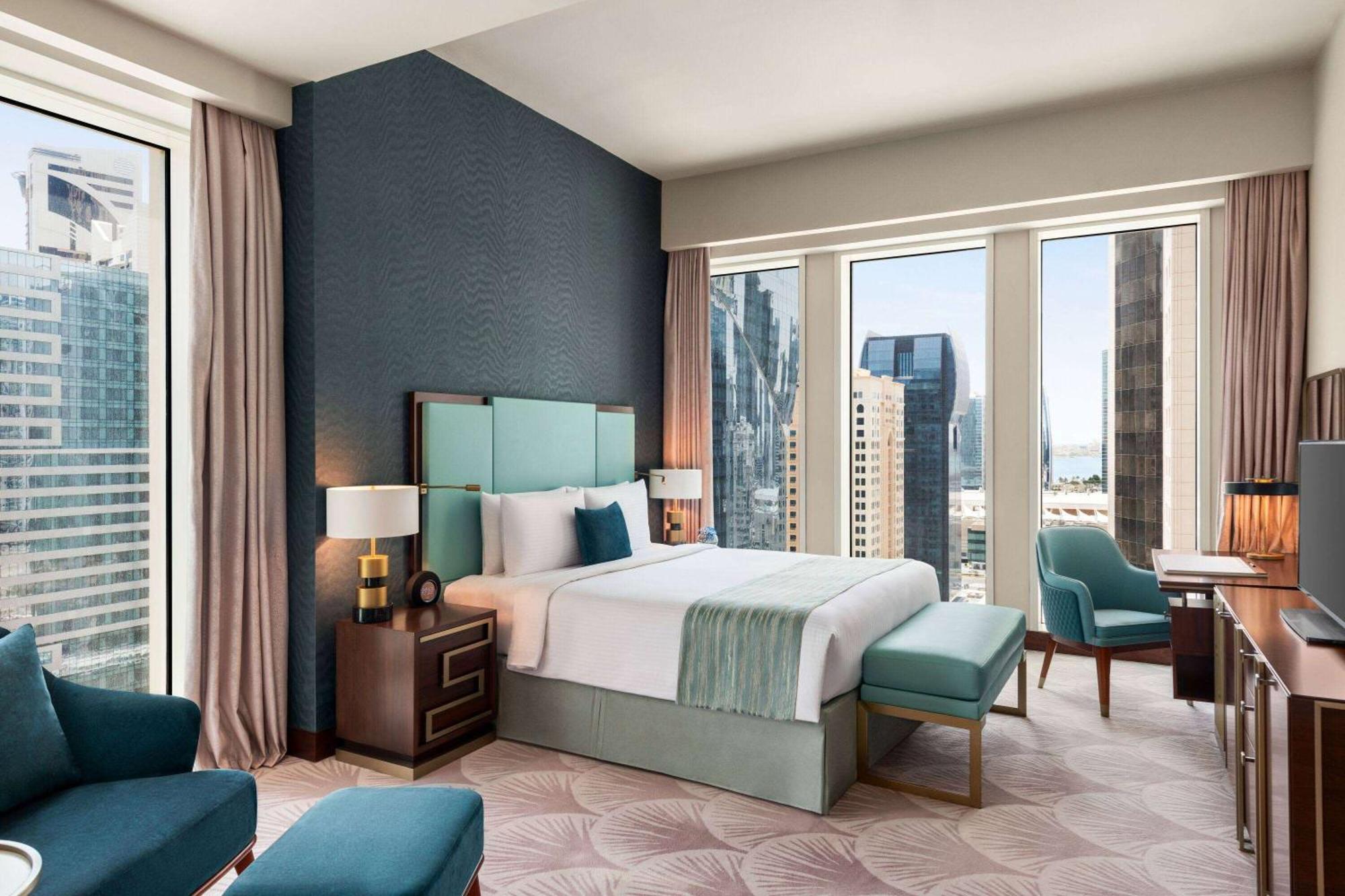 Superior King Room City View
