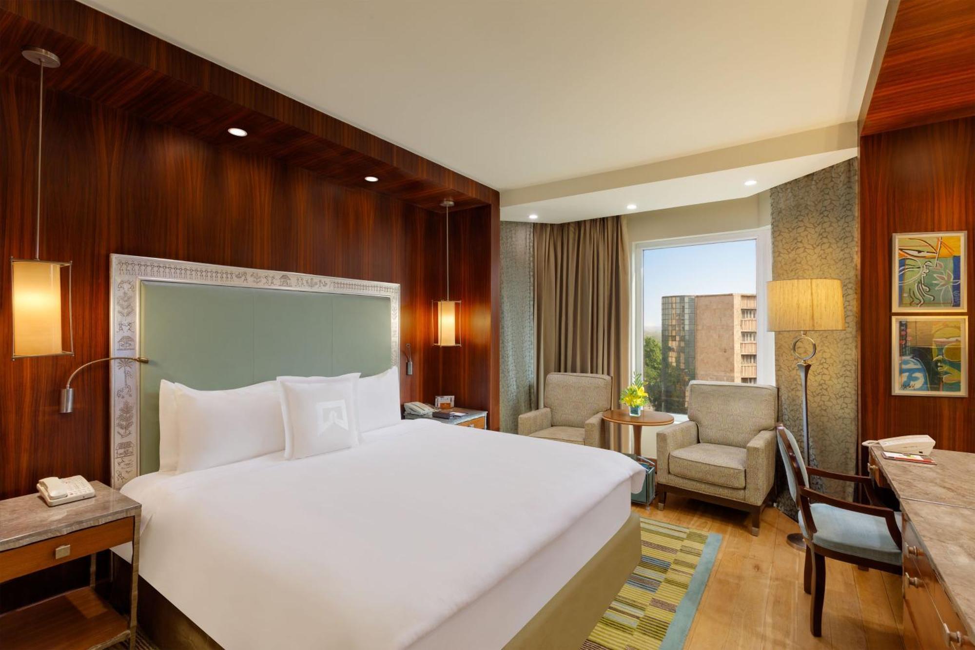Executive club exclusive Club level Guest room King Cocktail hours One on One beverage on session of Spa on Laundry service