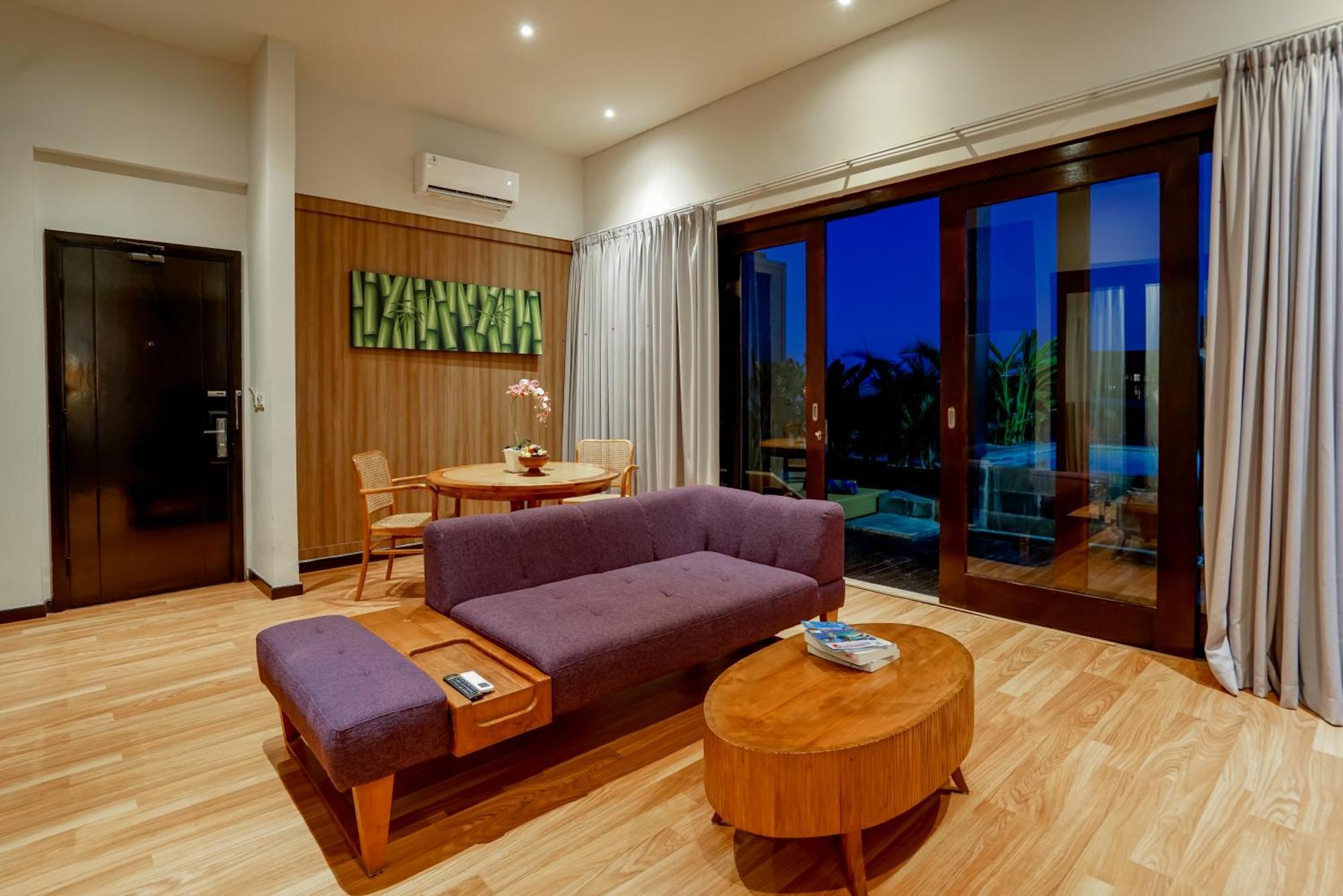 Kirana Penthouse Plunge Pool Bath Tub