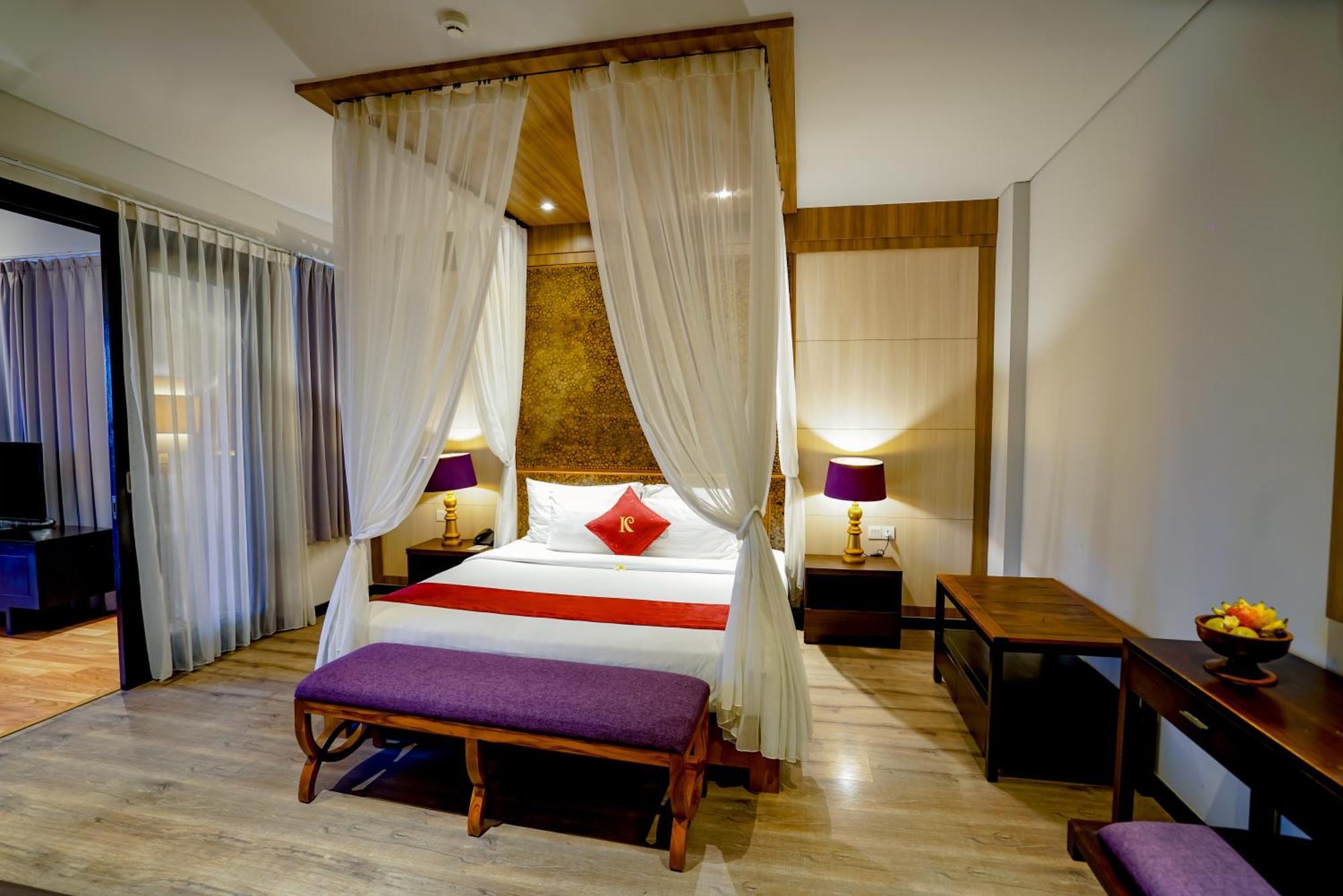 Kirana Penthouse Plunge Pool Bath Tub