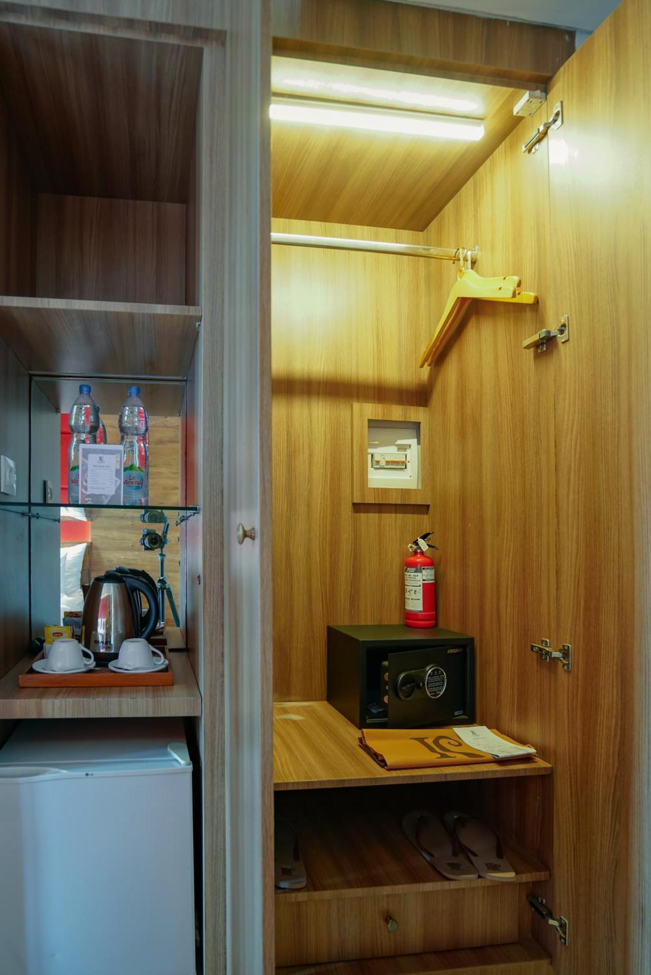 Kirana Rooms