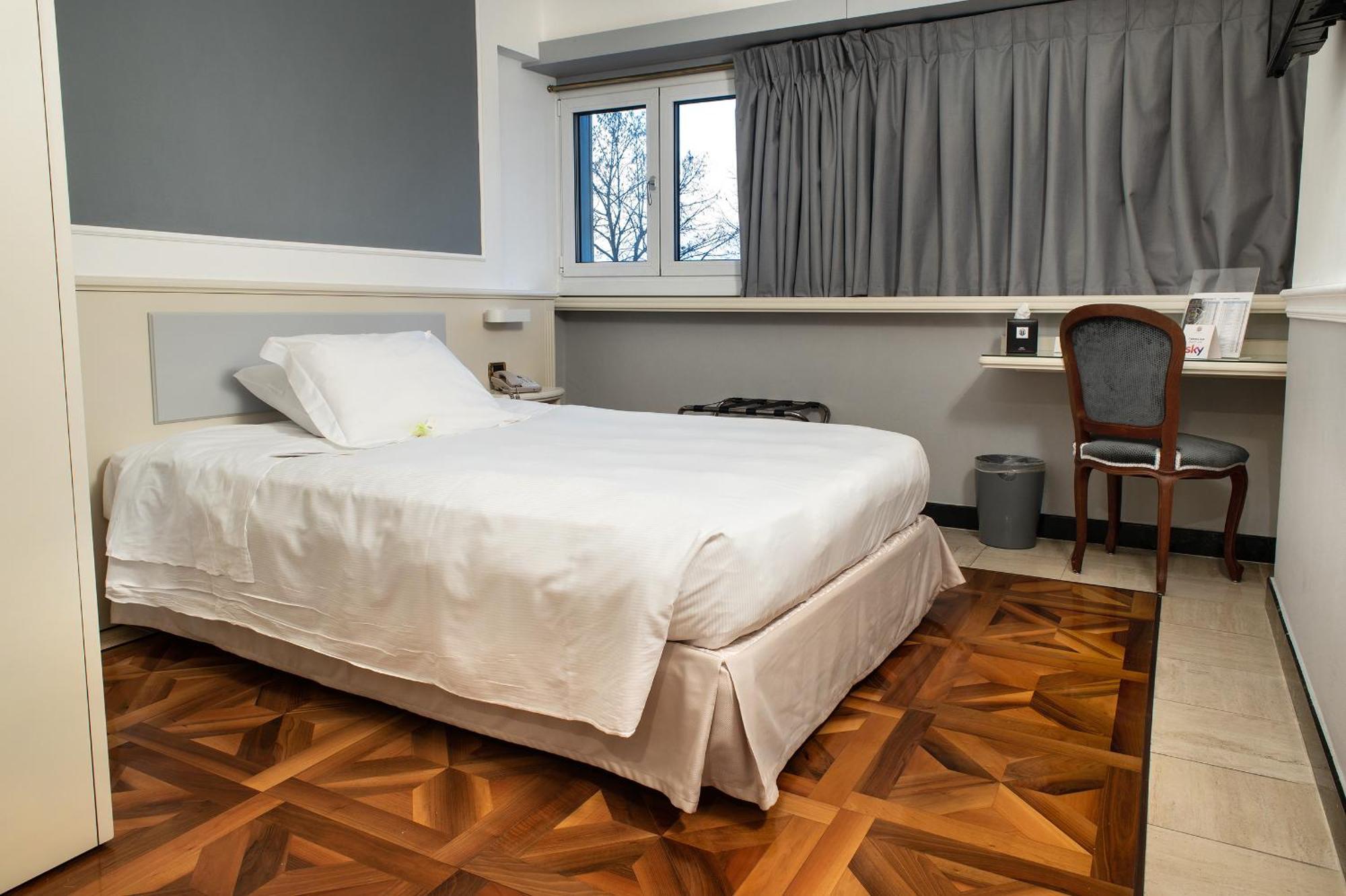 Double Room French Bed