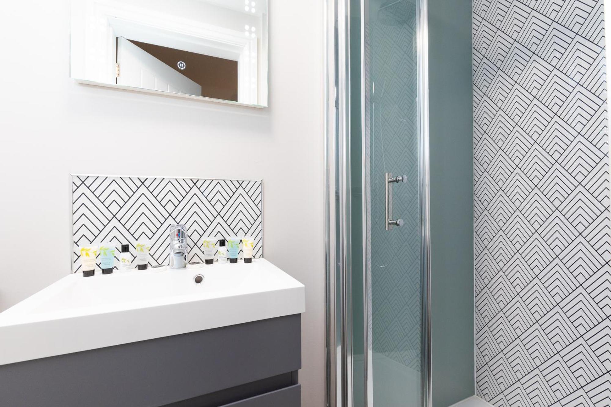 Cozy Double Room with Walk-In Shower - Non-Smoking