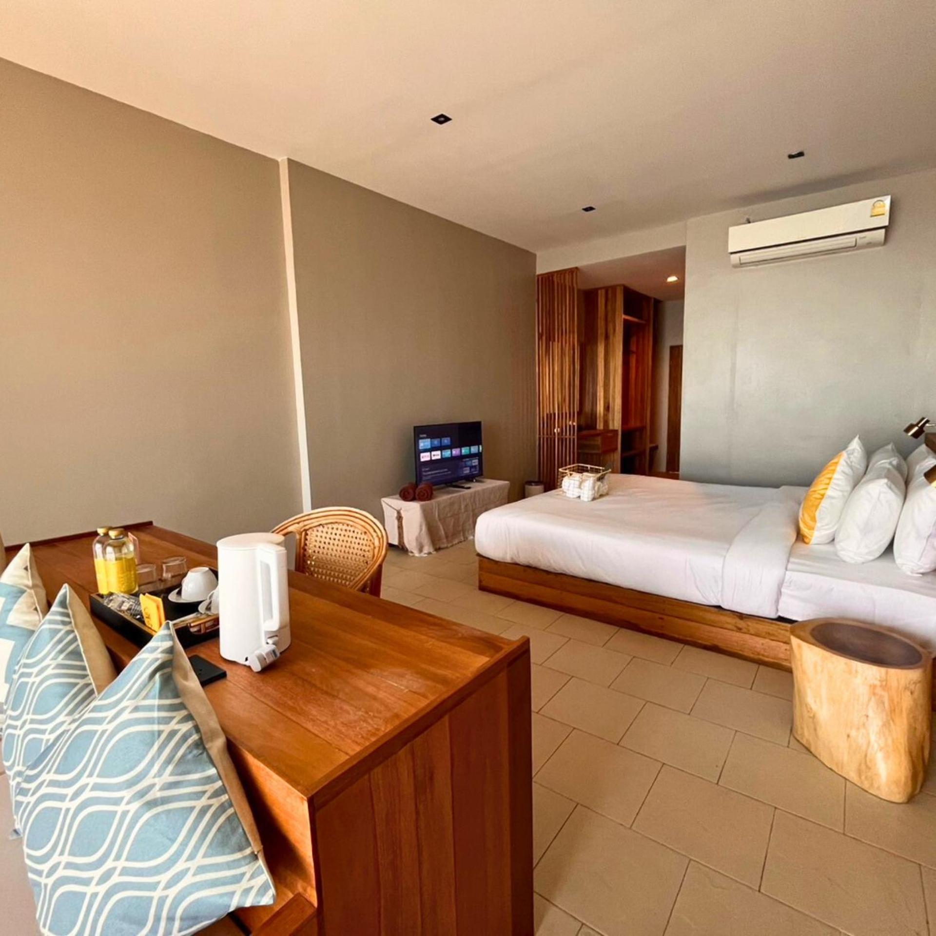 Hillside King Suite Sea View