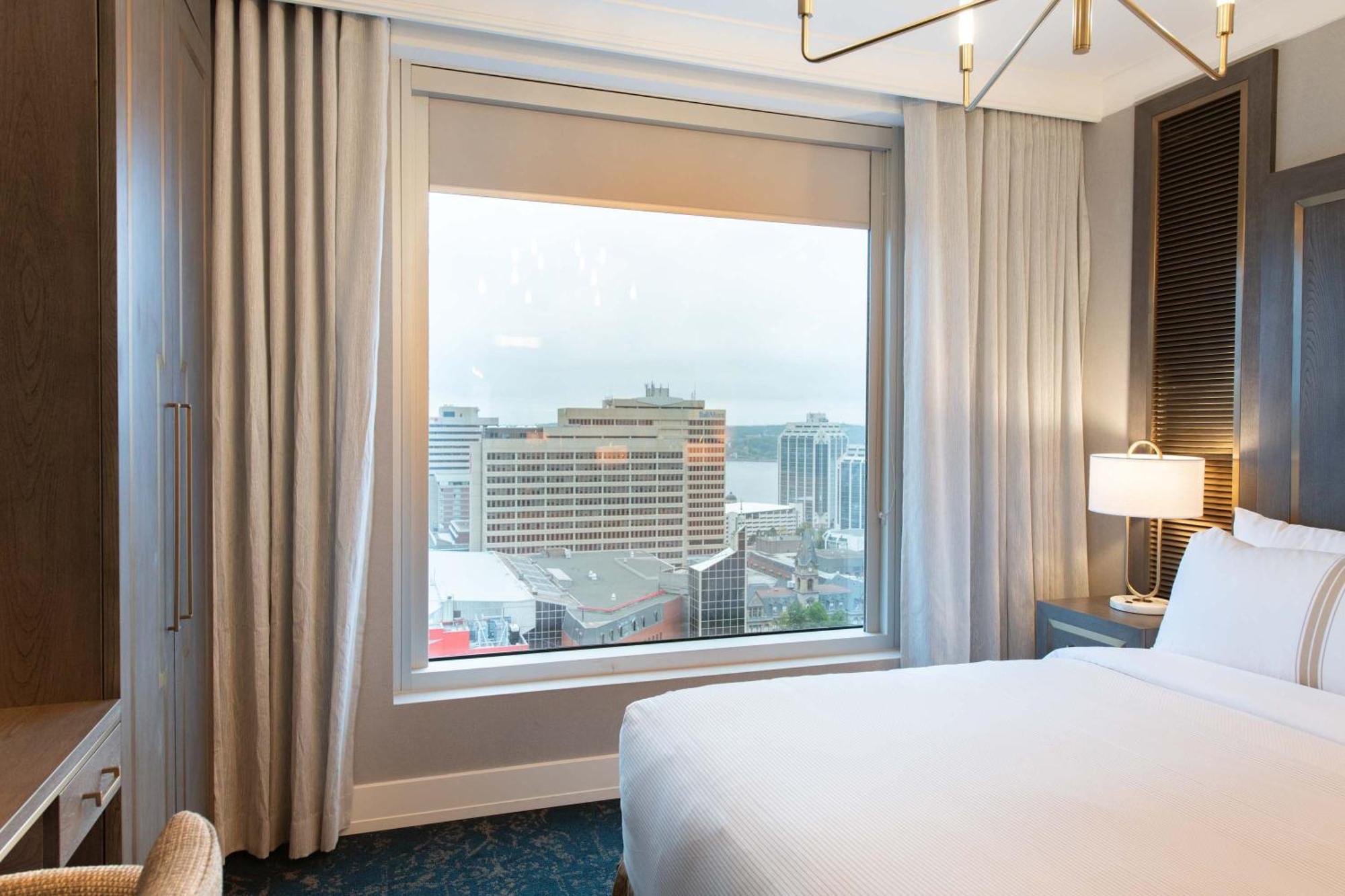 Standard Room 1 King Bed