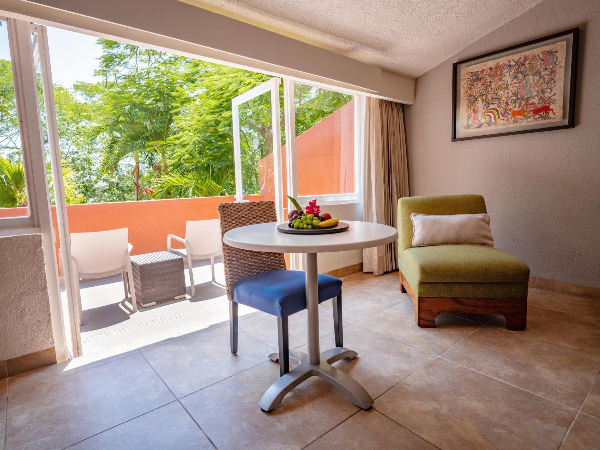 Deluxe Superior One King Bed
