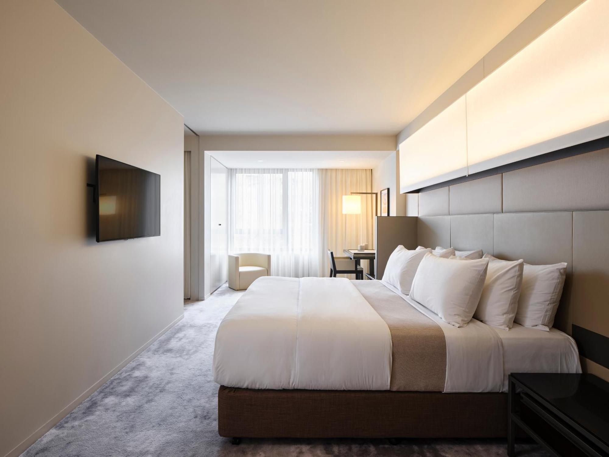 Deluxe King Suite