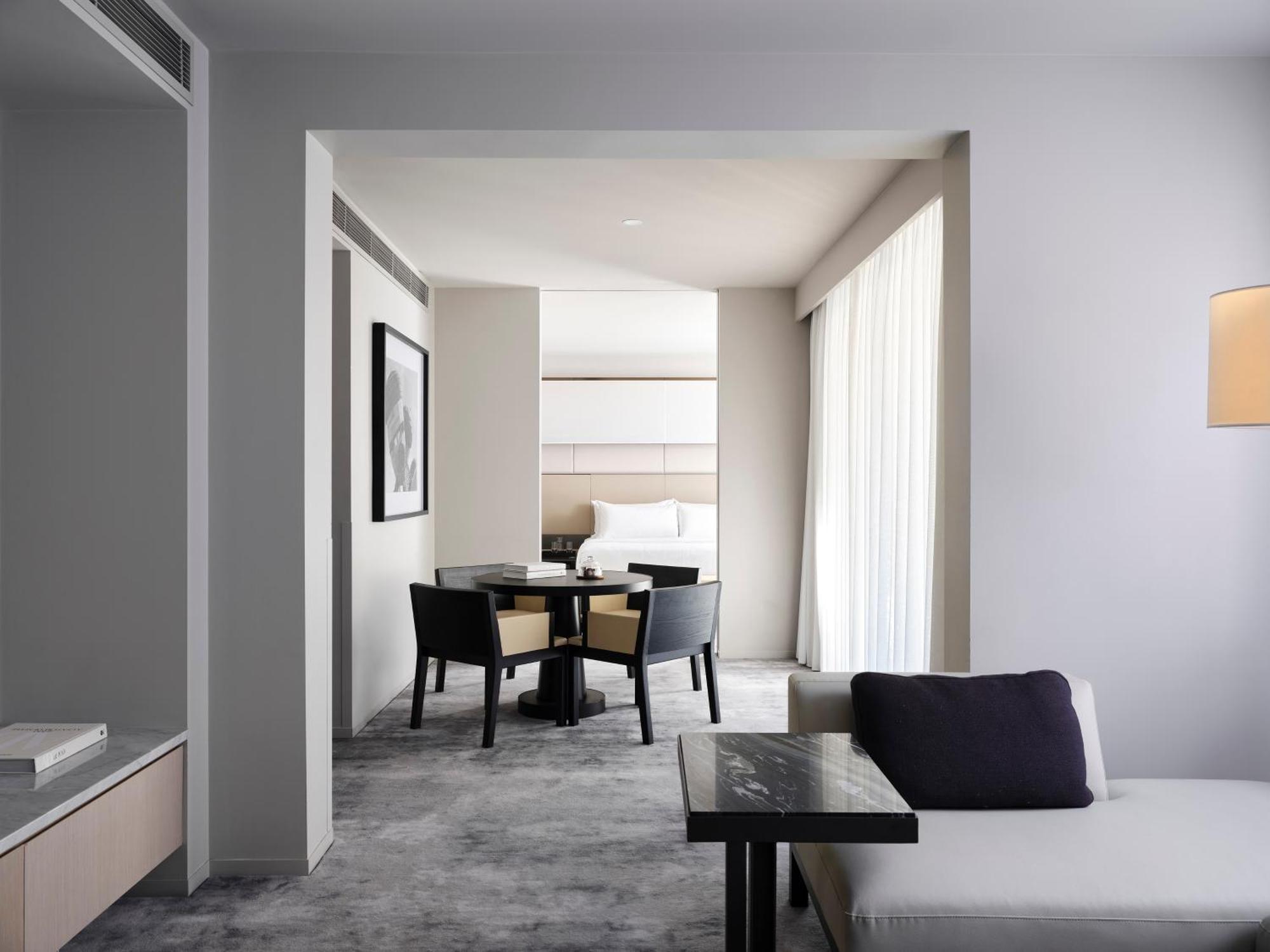 Deluxe King Suite
