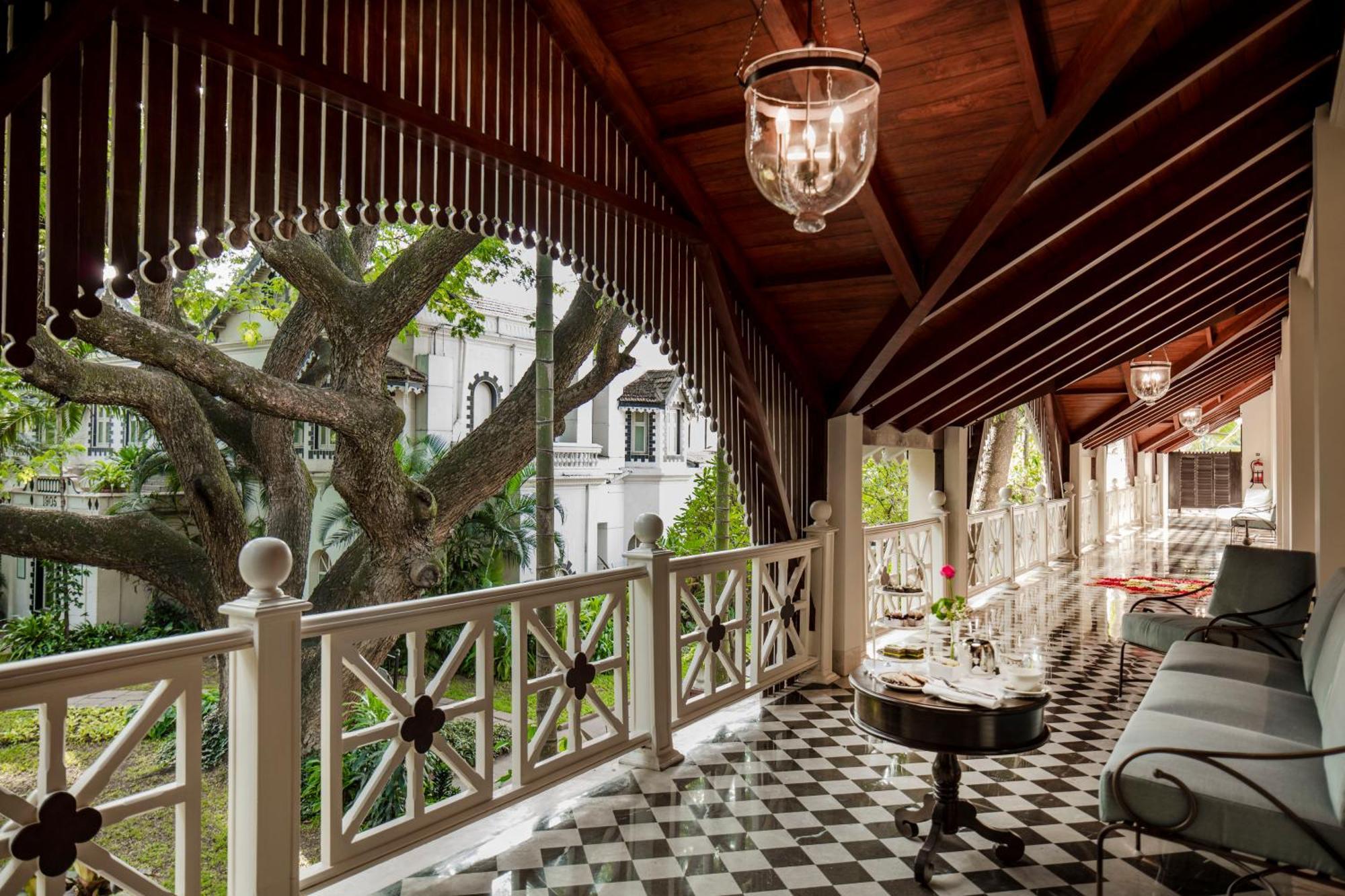 Luxury Grande Room Garden View King Bed