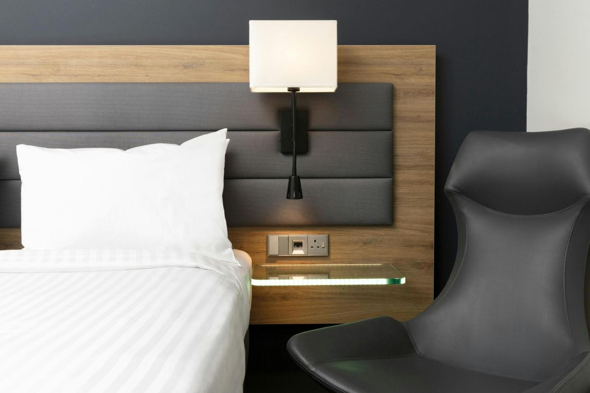 Moxy Queen Room