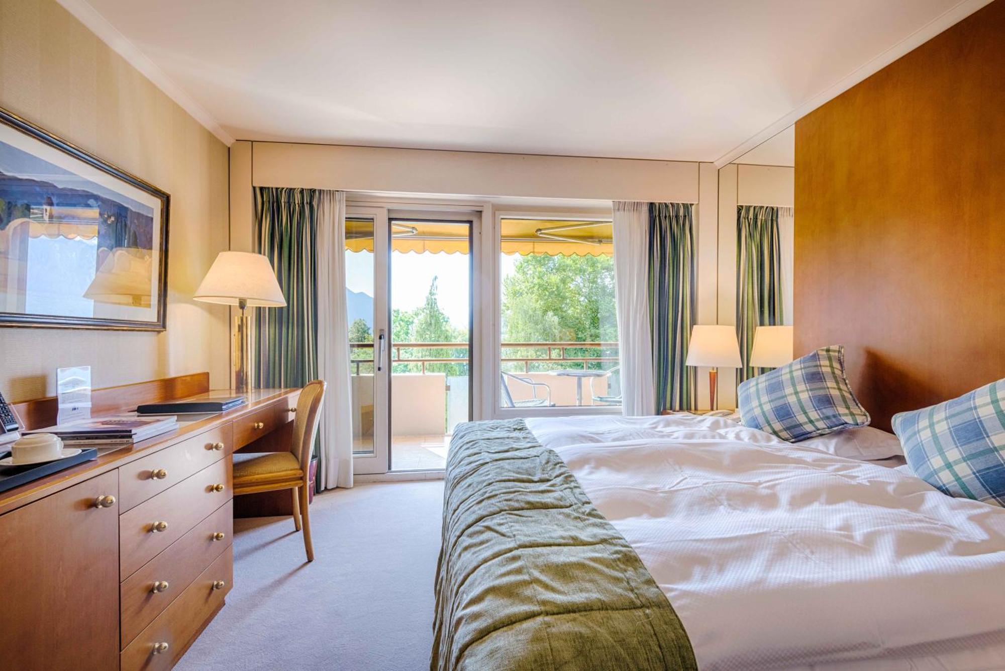 Standard Double Room Balcony Park Lake Side