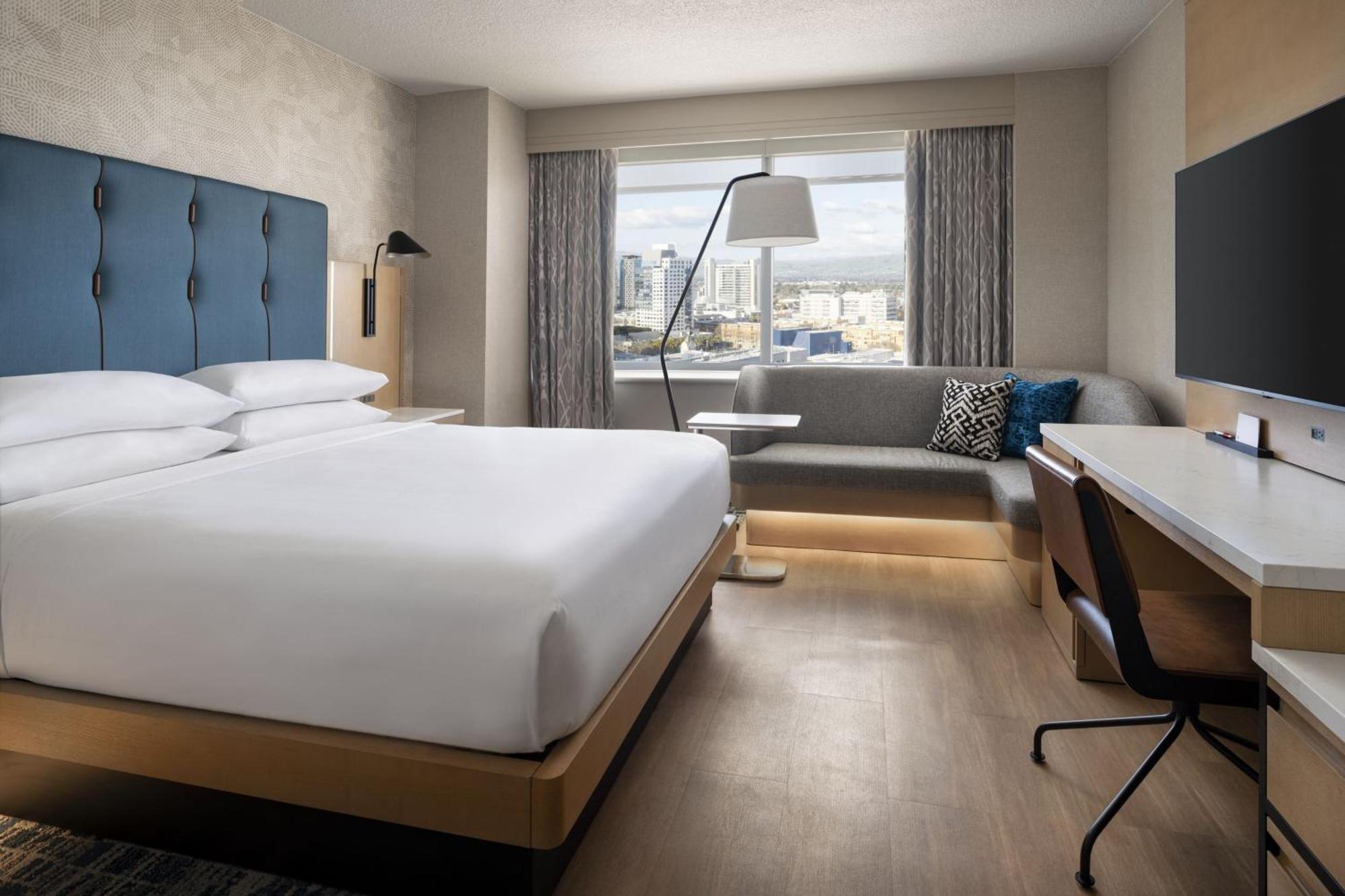 M Club Guest room 1 King Bed