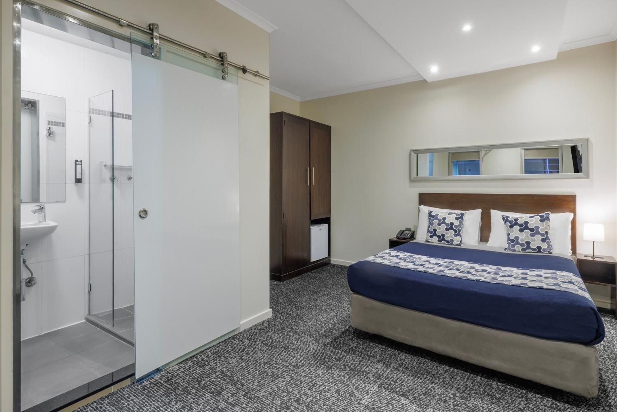 Standard Queen Room No Housekeeping Service