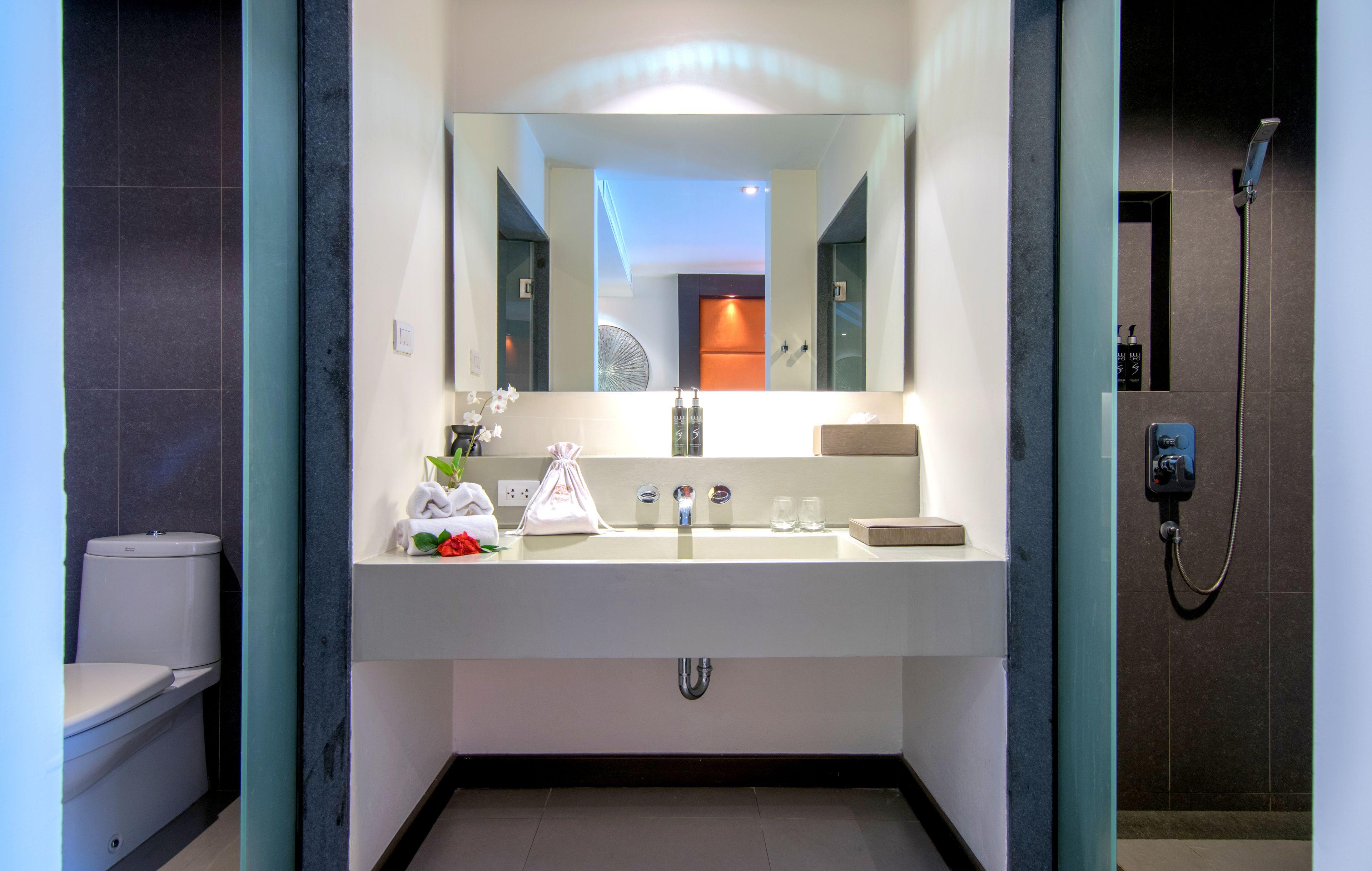 Sea View Jacuzzi Romance Suite