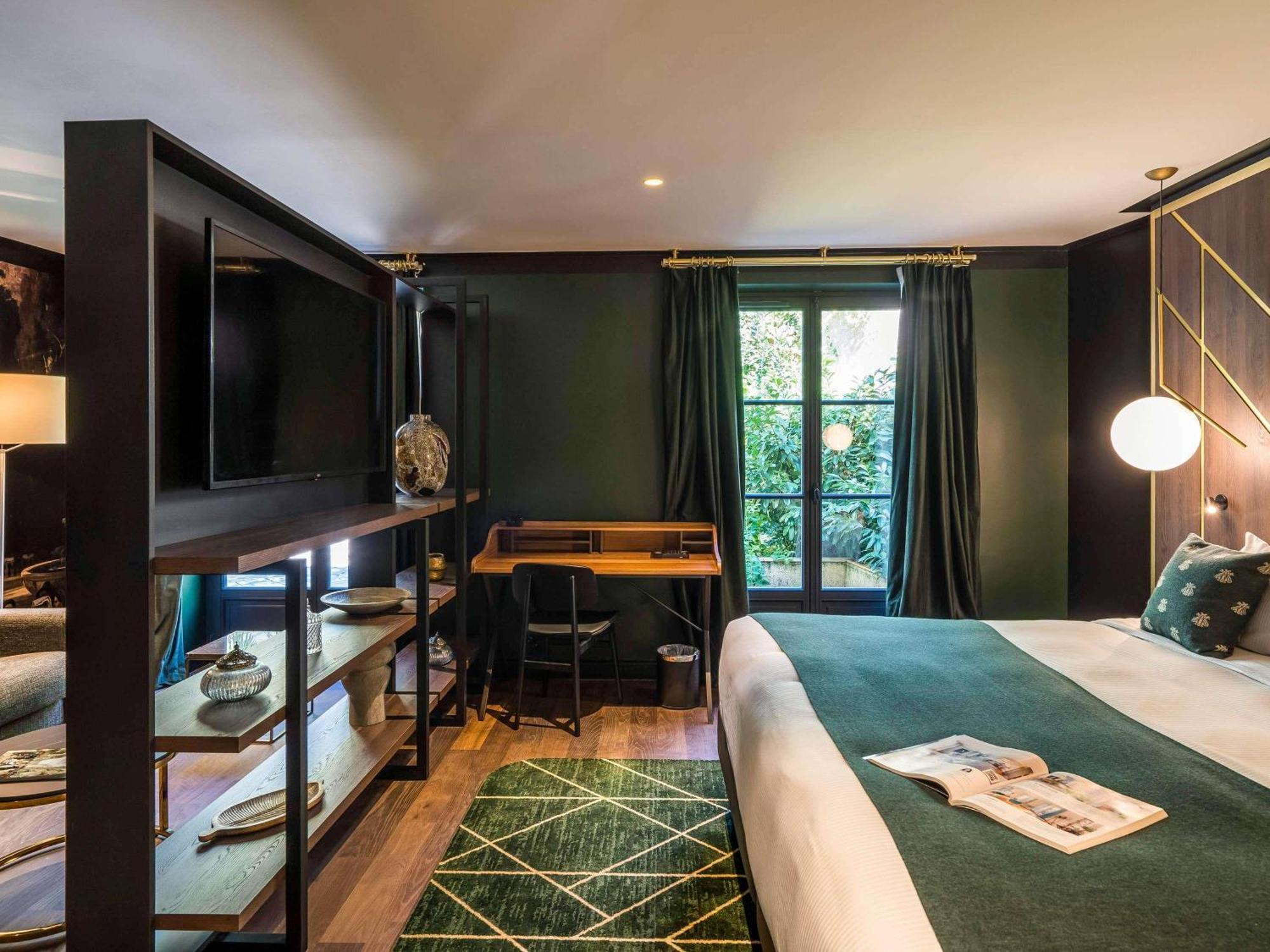 Junior King Suite Courtyard View
