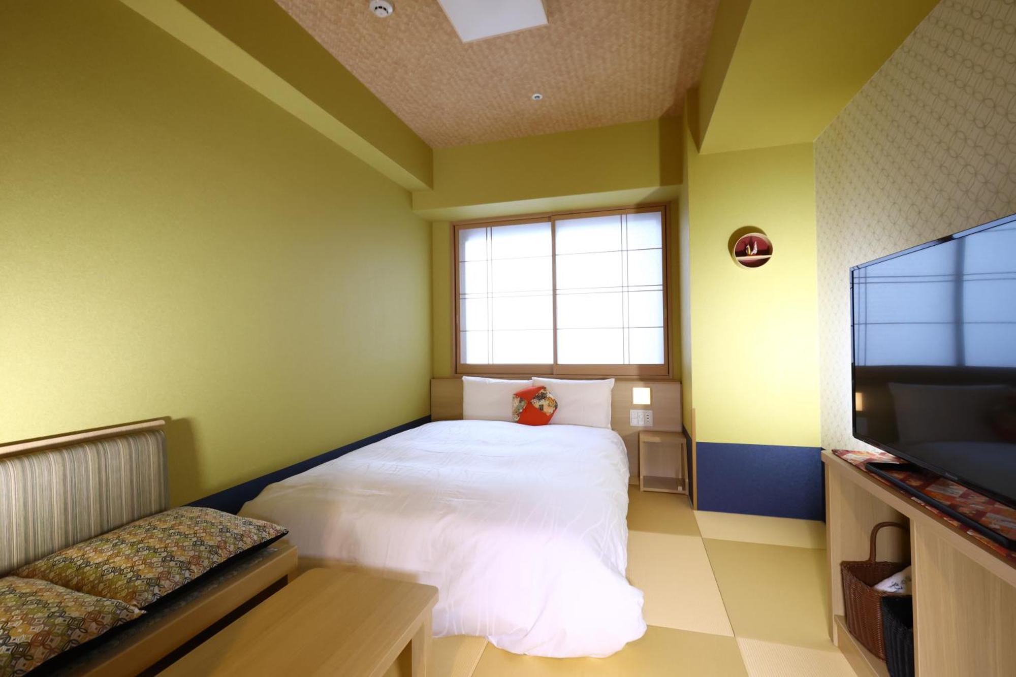 Corner Double Room No Daily Cleaning