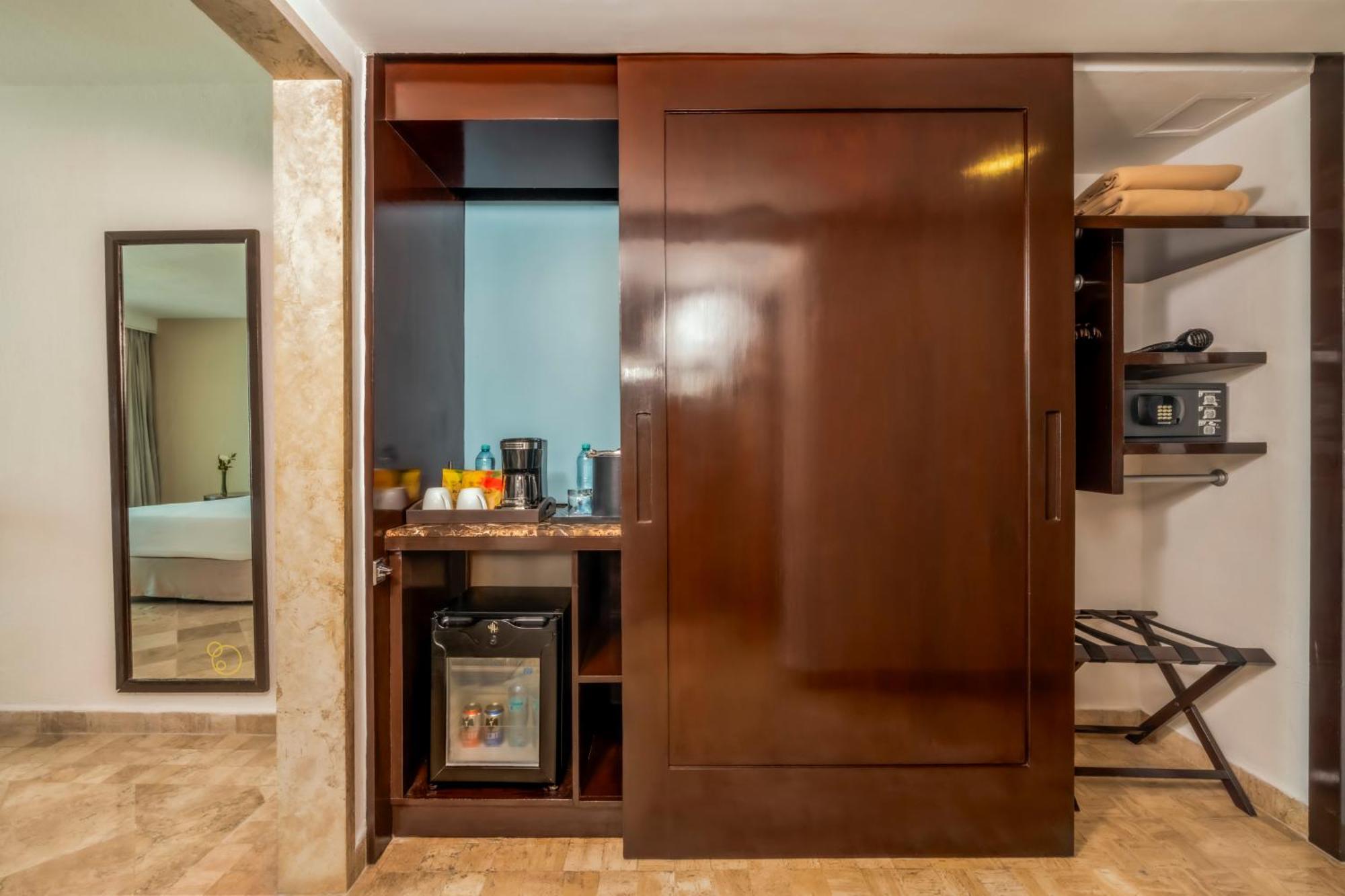 Deluxe Ocean Front 2 Double Beds