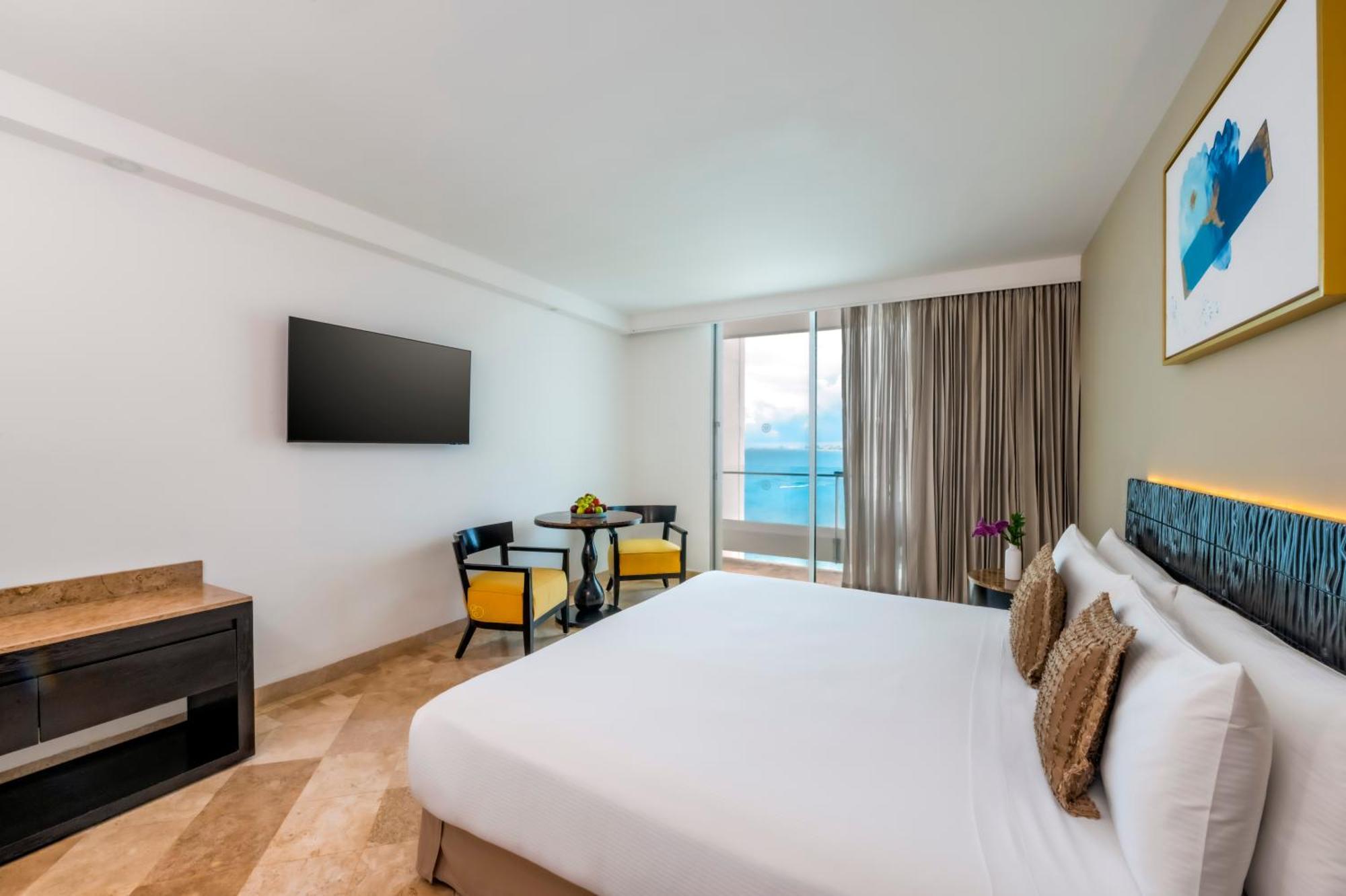 Deluxe Ocean Front 1 King Bed