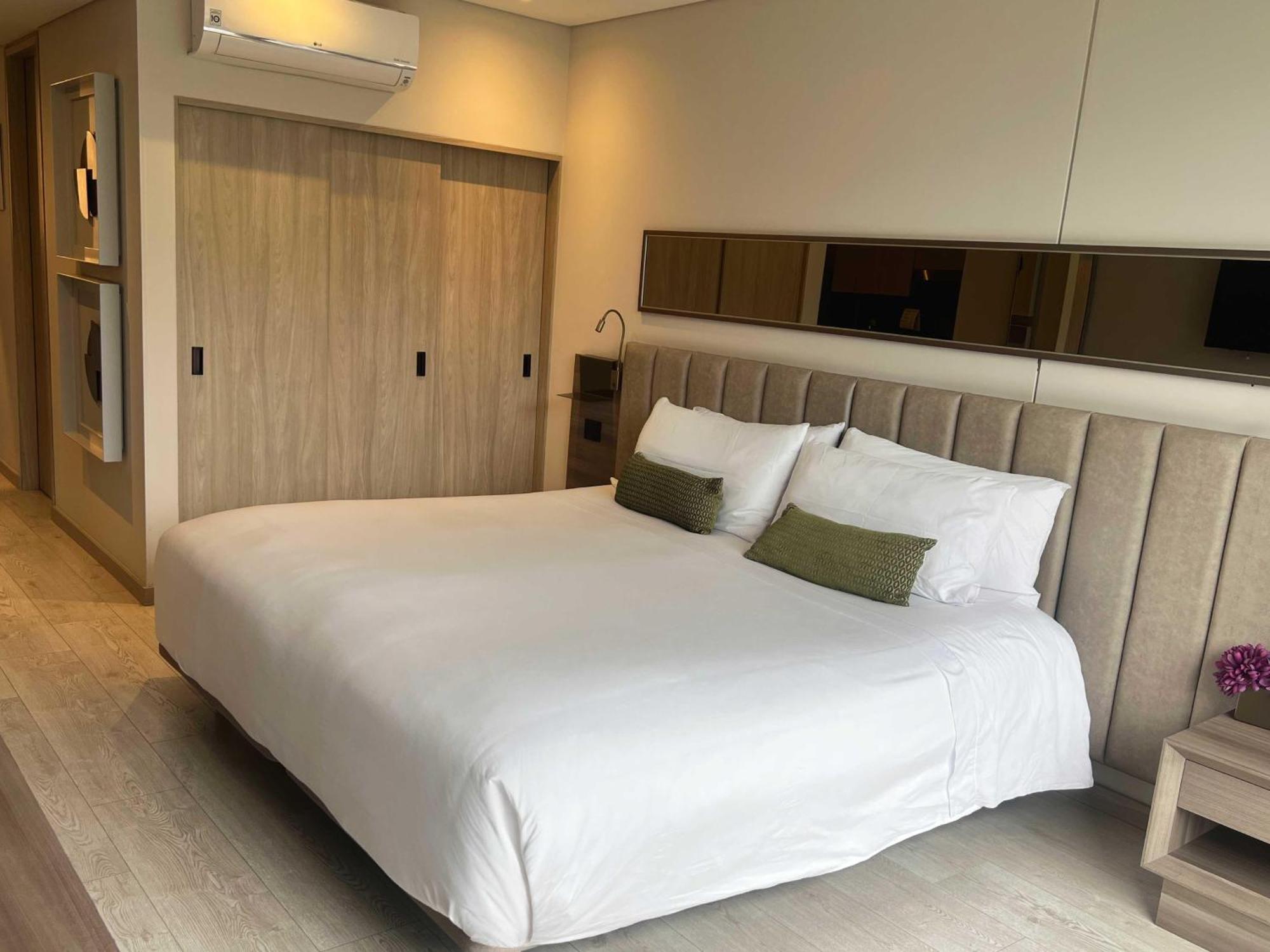 Superior King Room Kitchenette