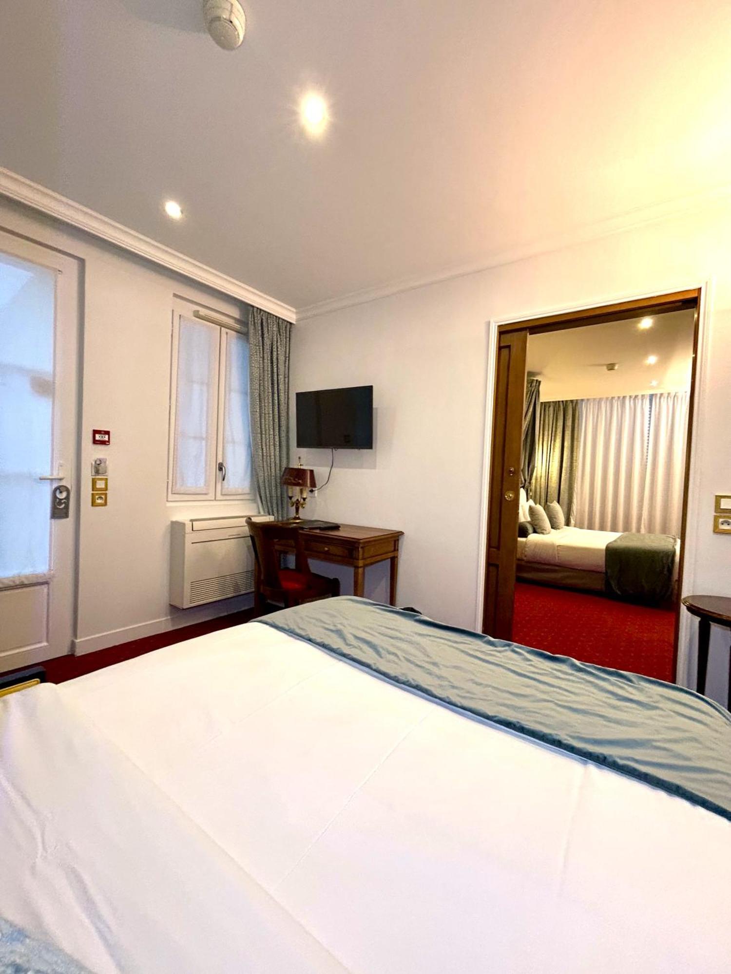 Deluxe Suite