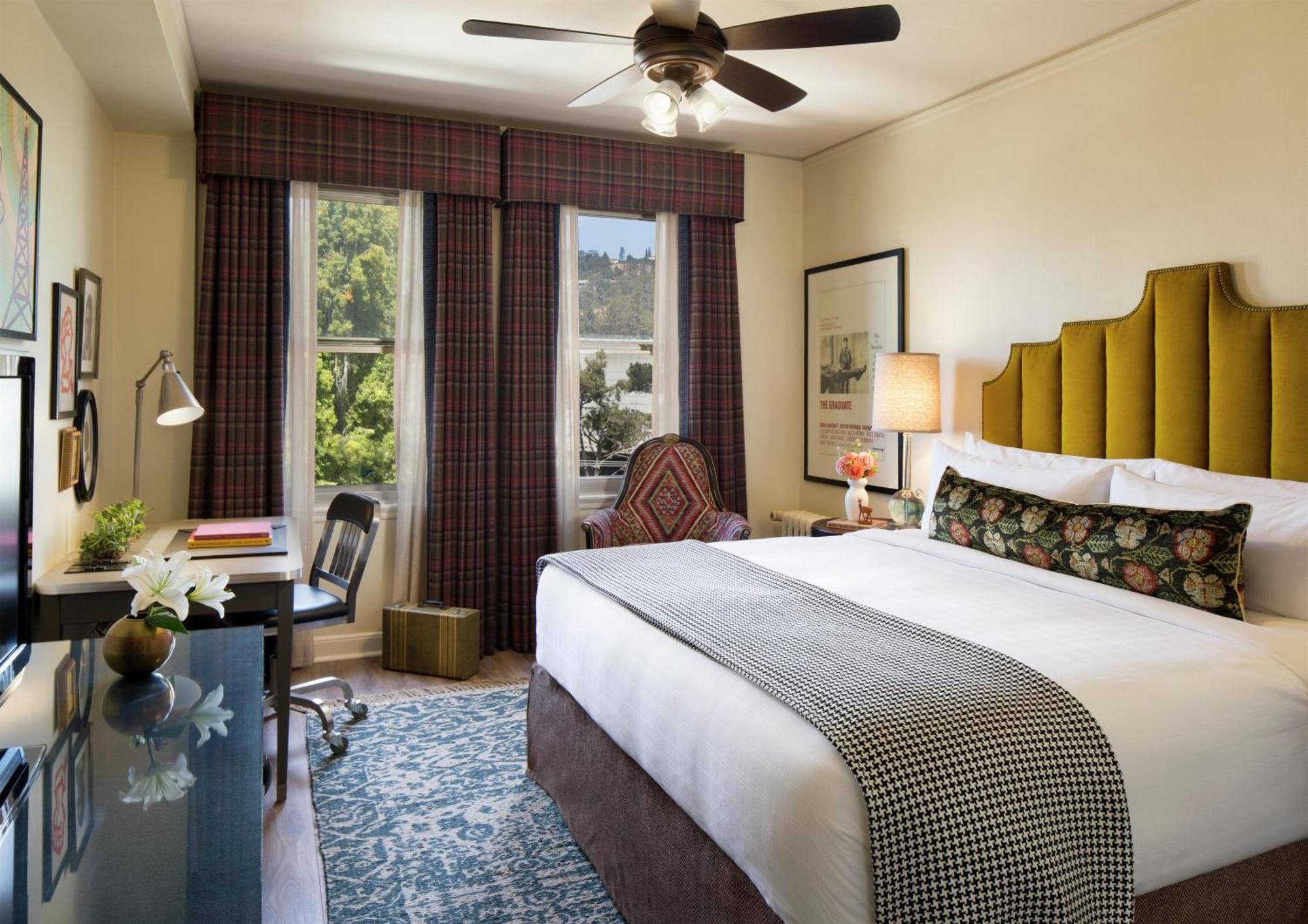Graduate King Room