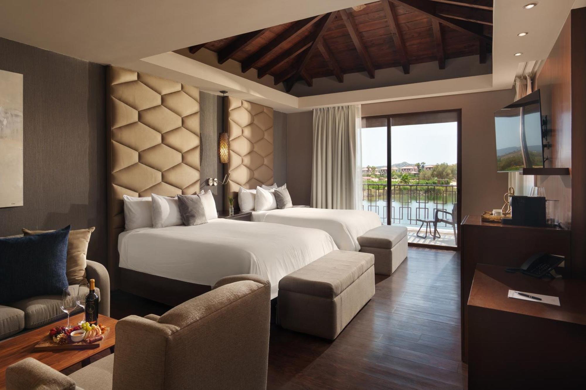 Junior Suite 2 Queen Beds