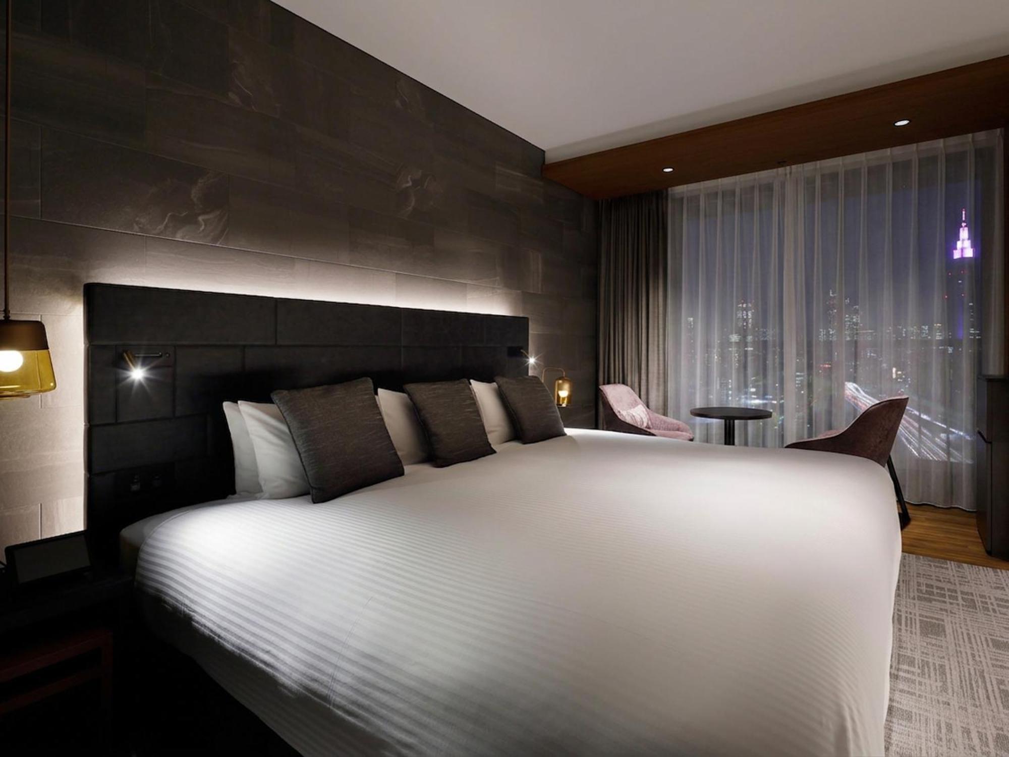 Standard Wide King Room Balcony