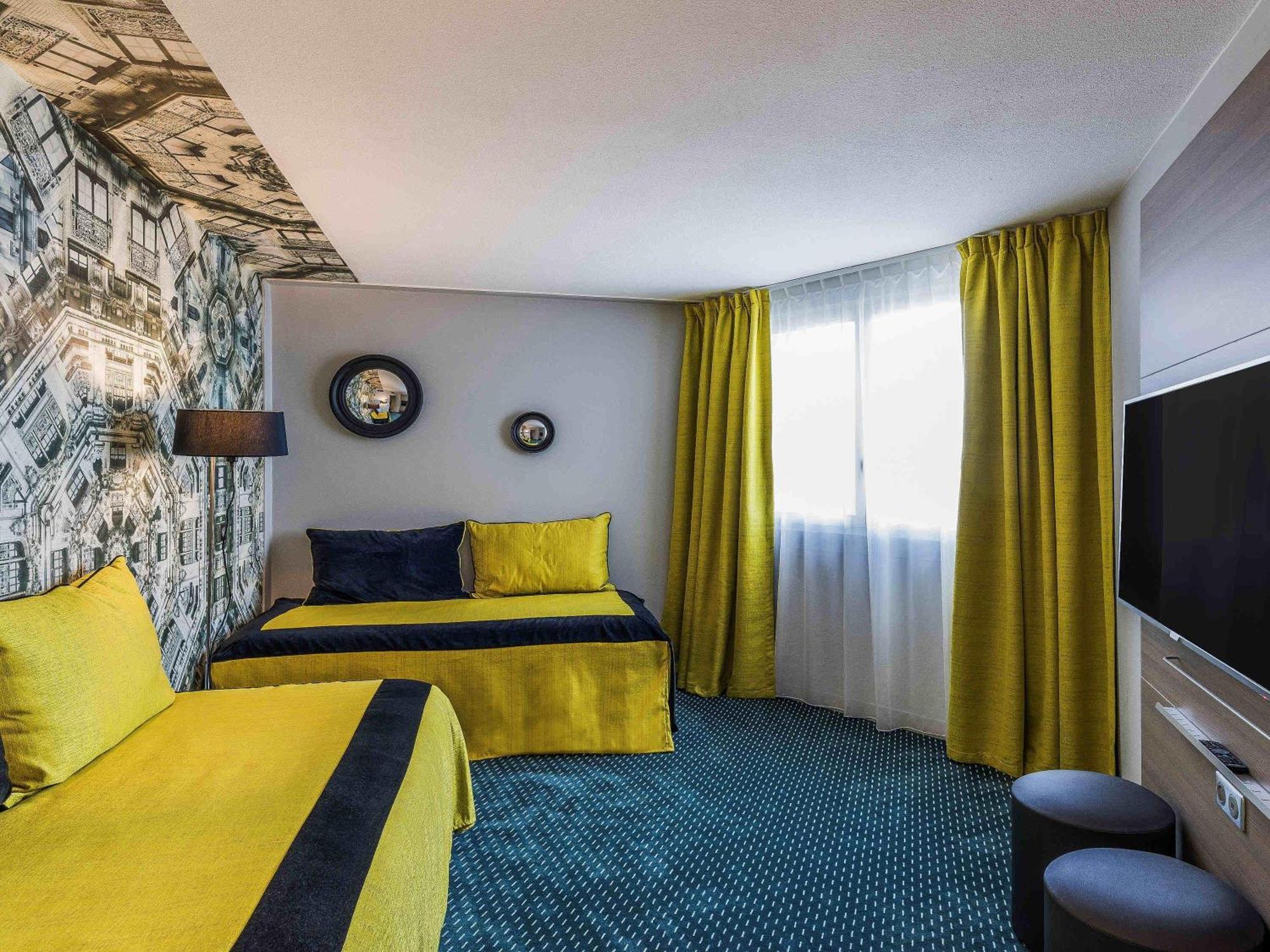 Suite Double Bed Two Single Beds