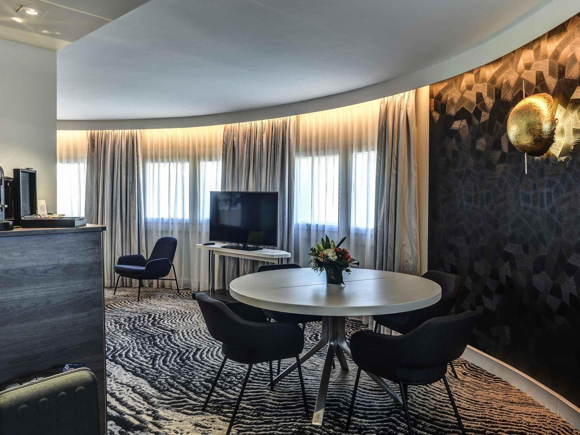 King Suite Sofa