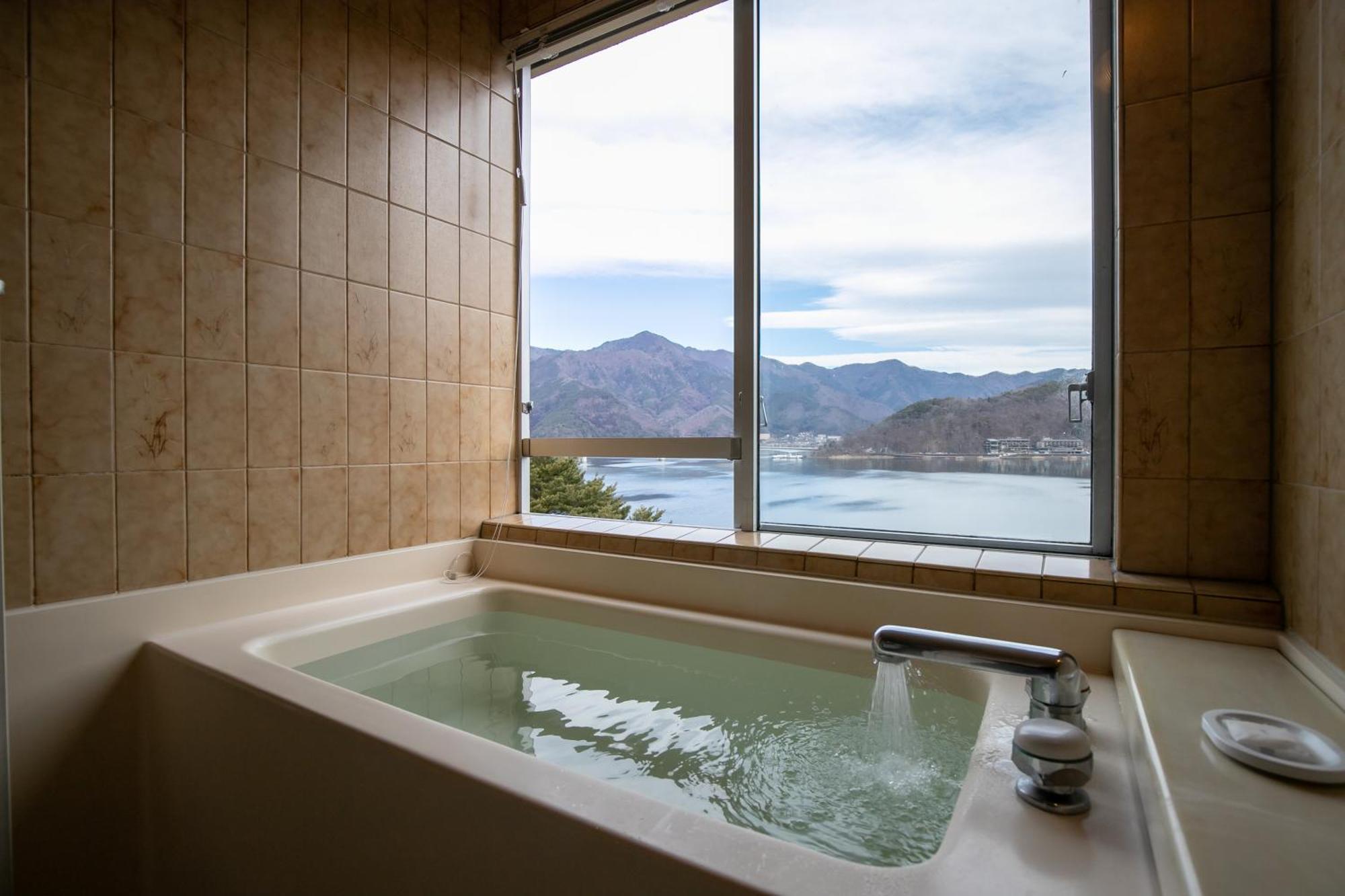 Twin Room Lake View Non-Smoking West Building