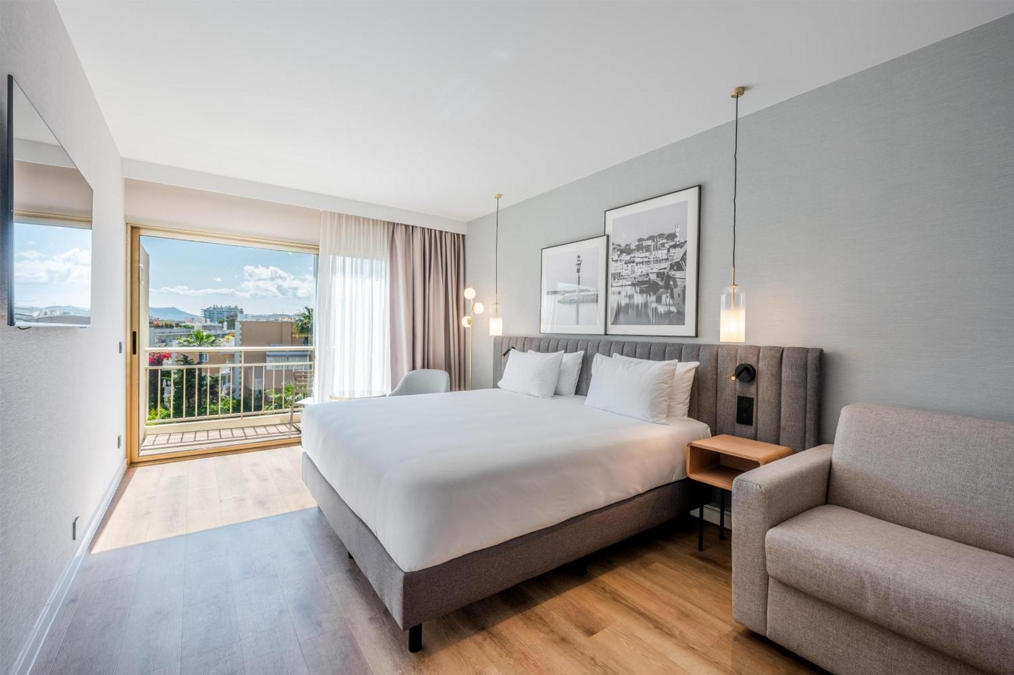 Junior Suite Garden View Balcony