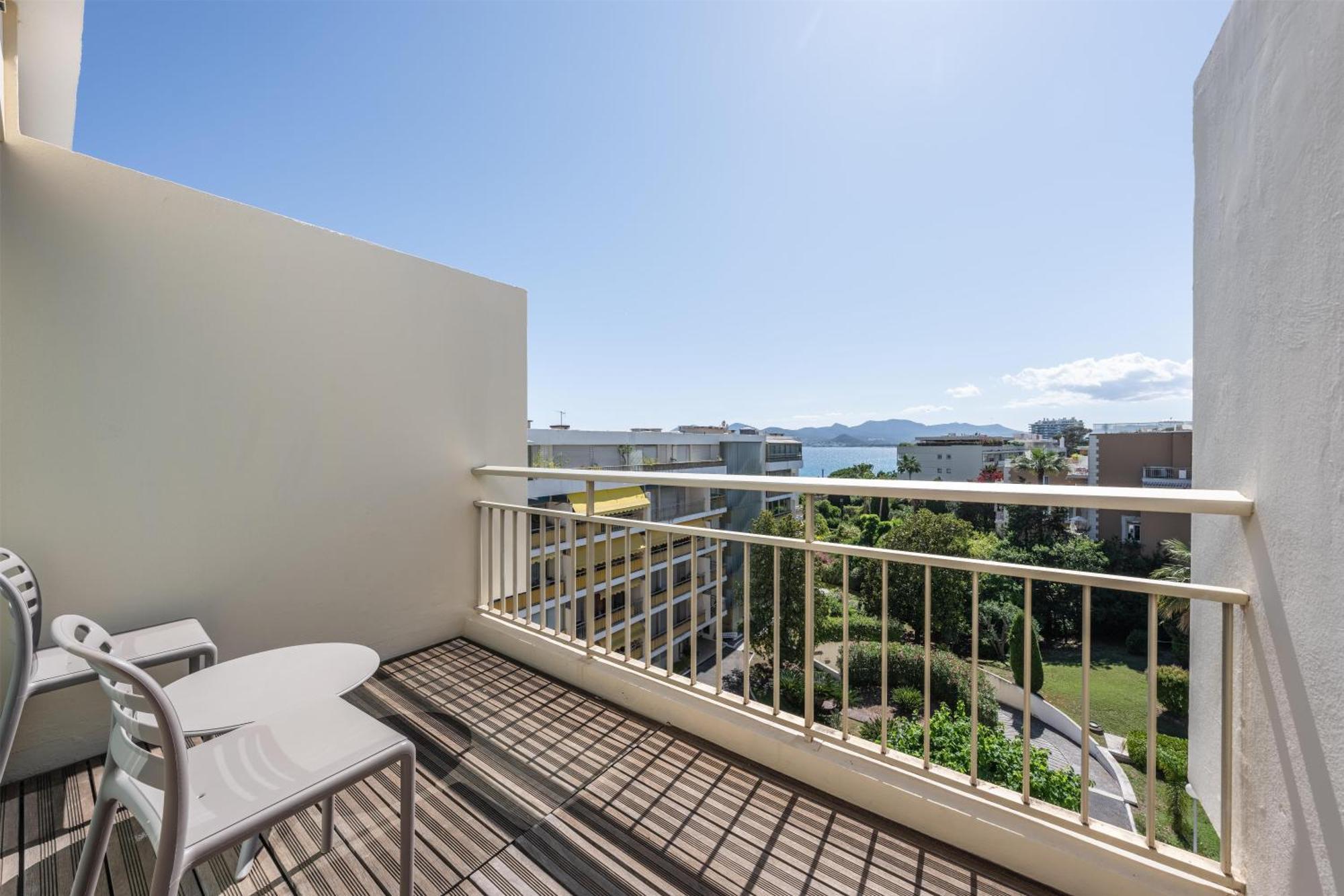 Standard Room Garden View Balcony