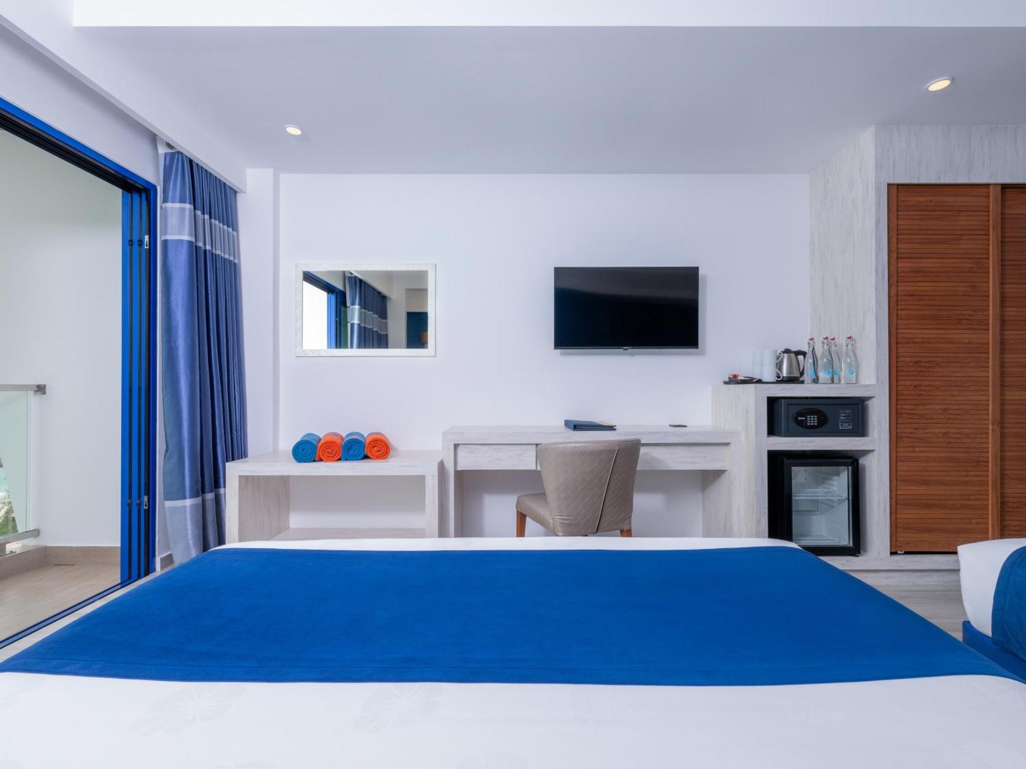 Deluxe Quadruple room Seaview Balcony