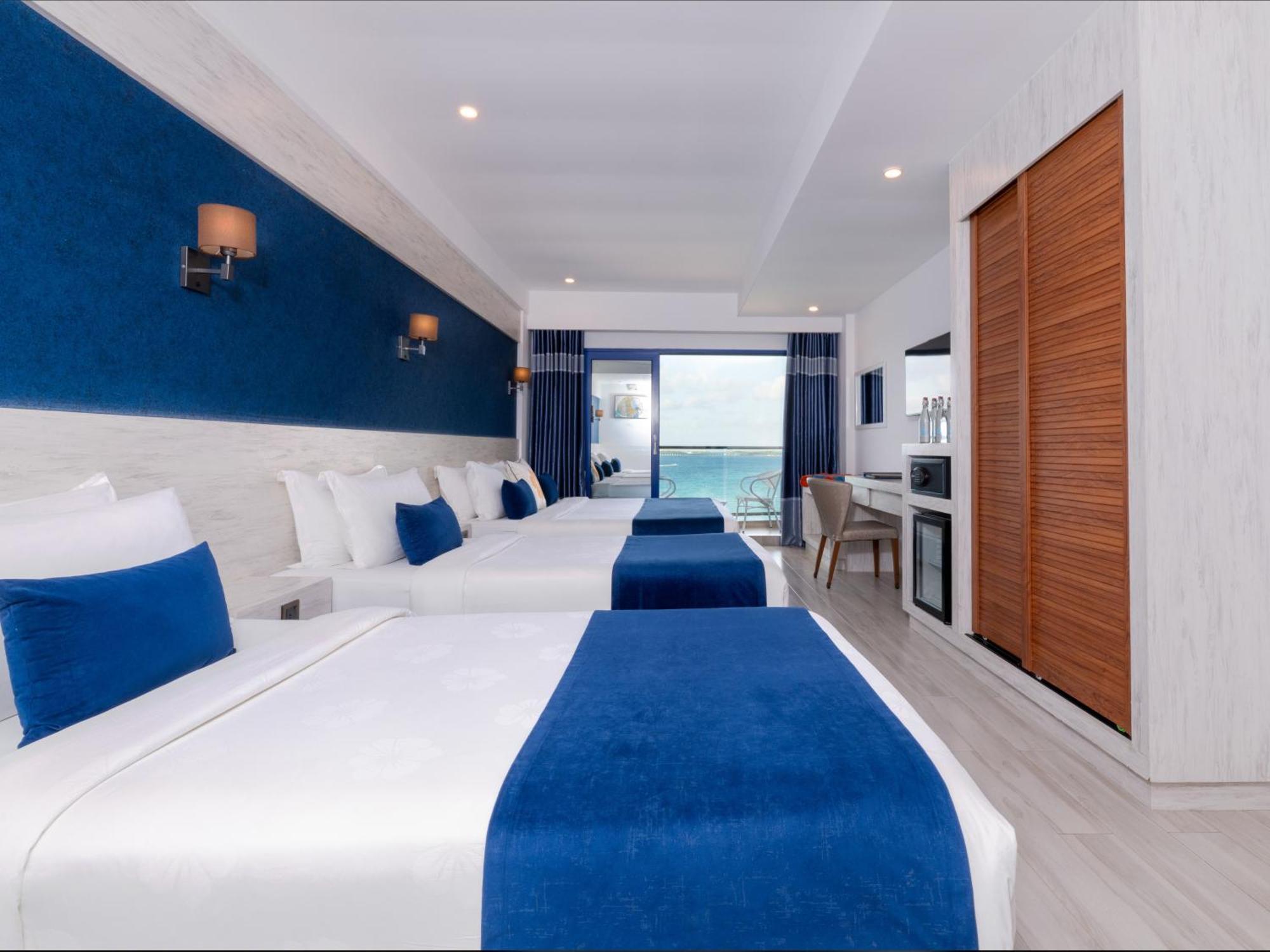 Deluxe Quadruple room Seaview Balcony