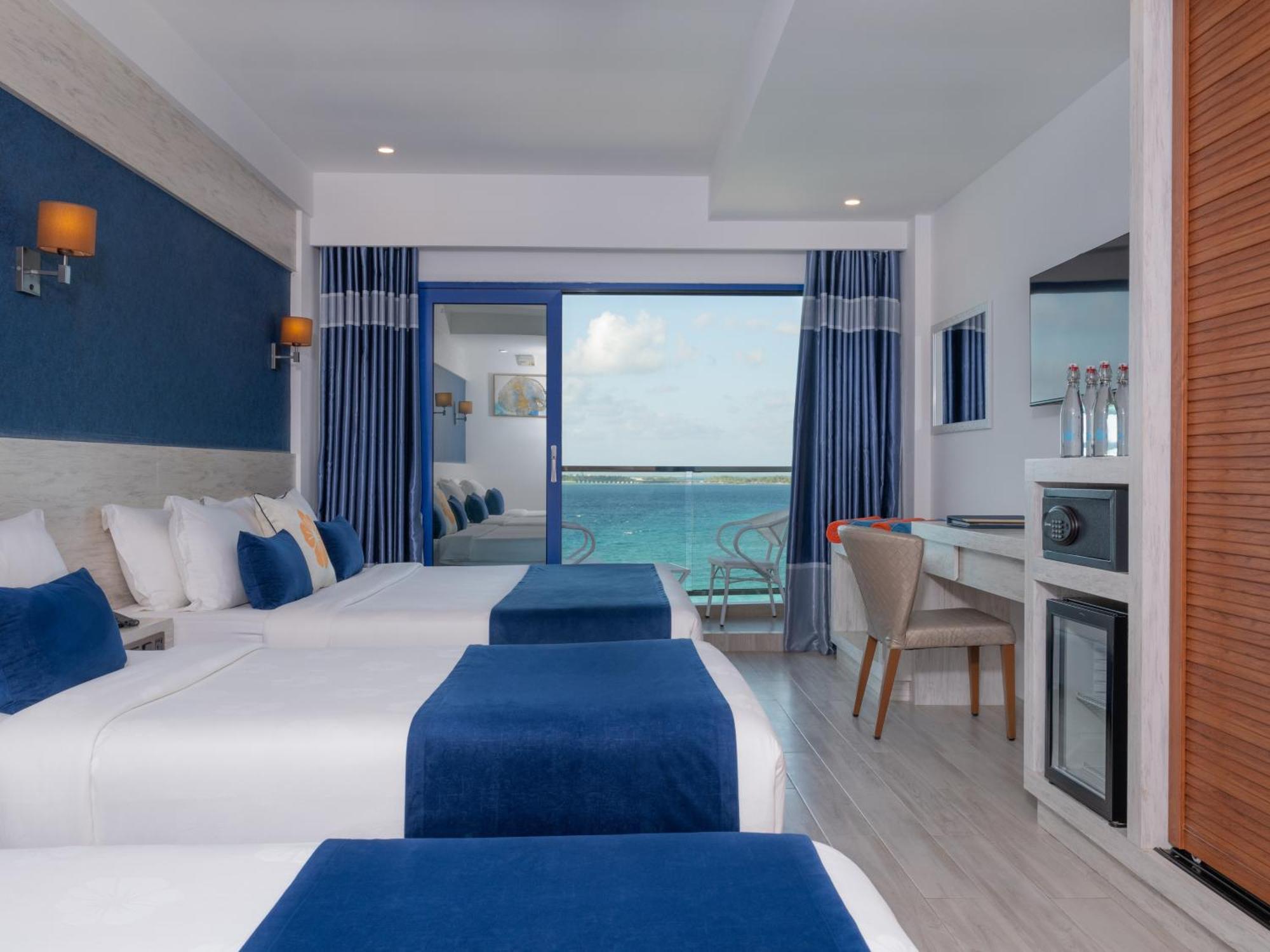 Deluxe Quadruple room Seaview Balcony