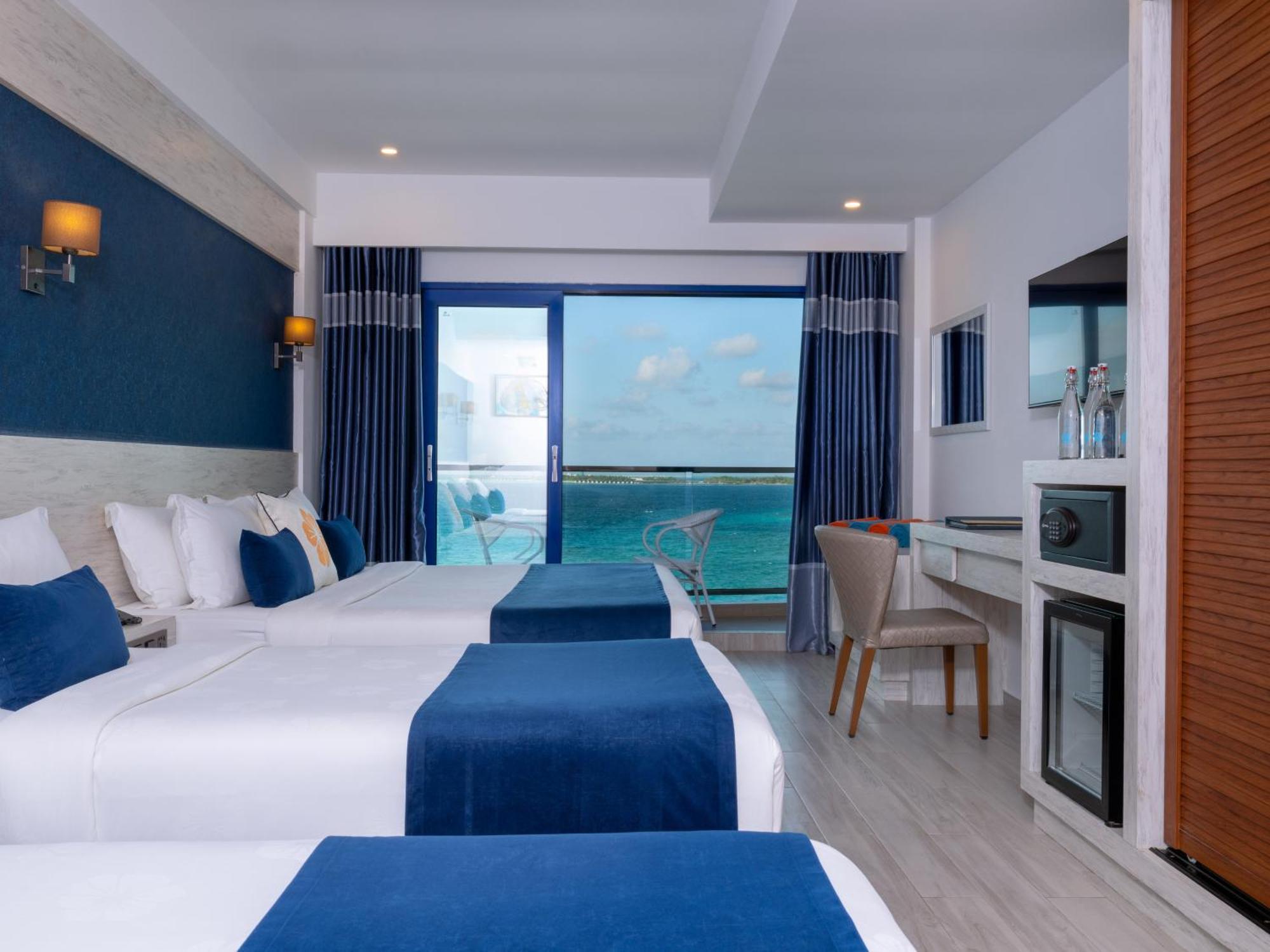 Deluxe Quadruple room Seaview Balcony
