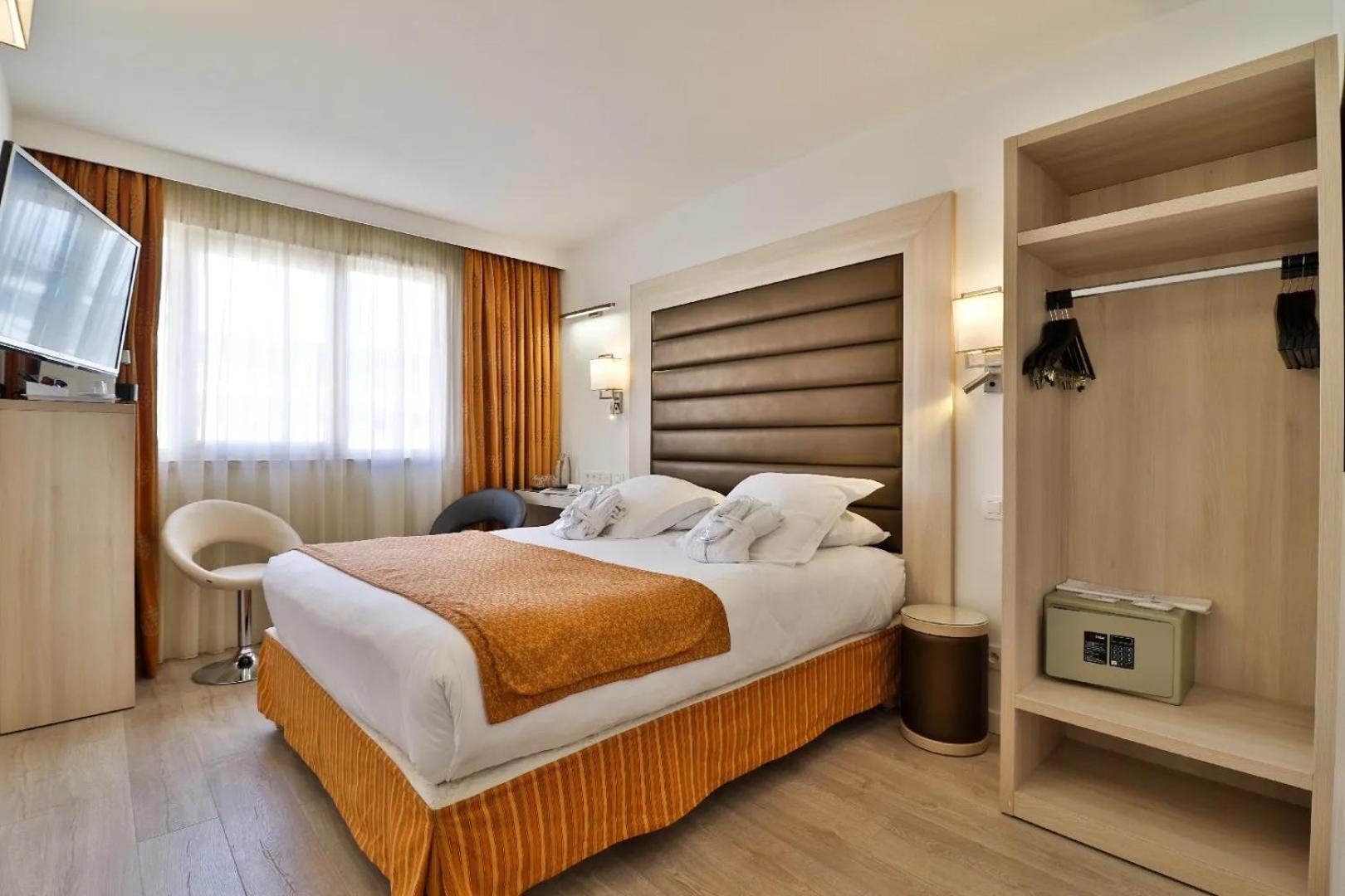 Classic Queen Room