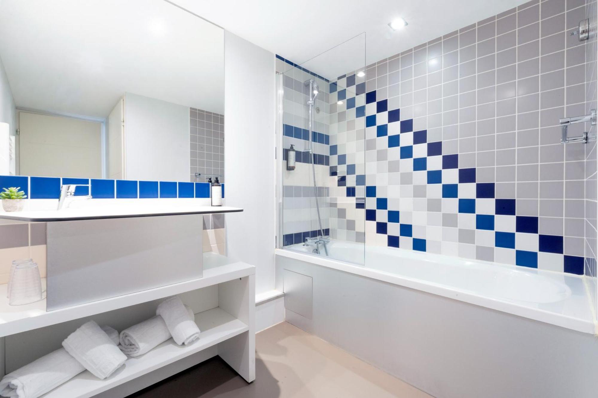One-Bedroom Apartment Twin Beds