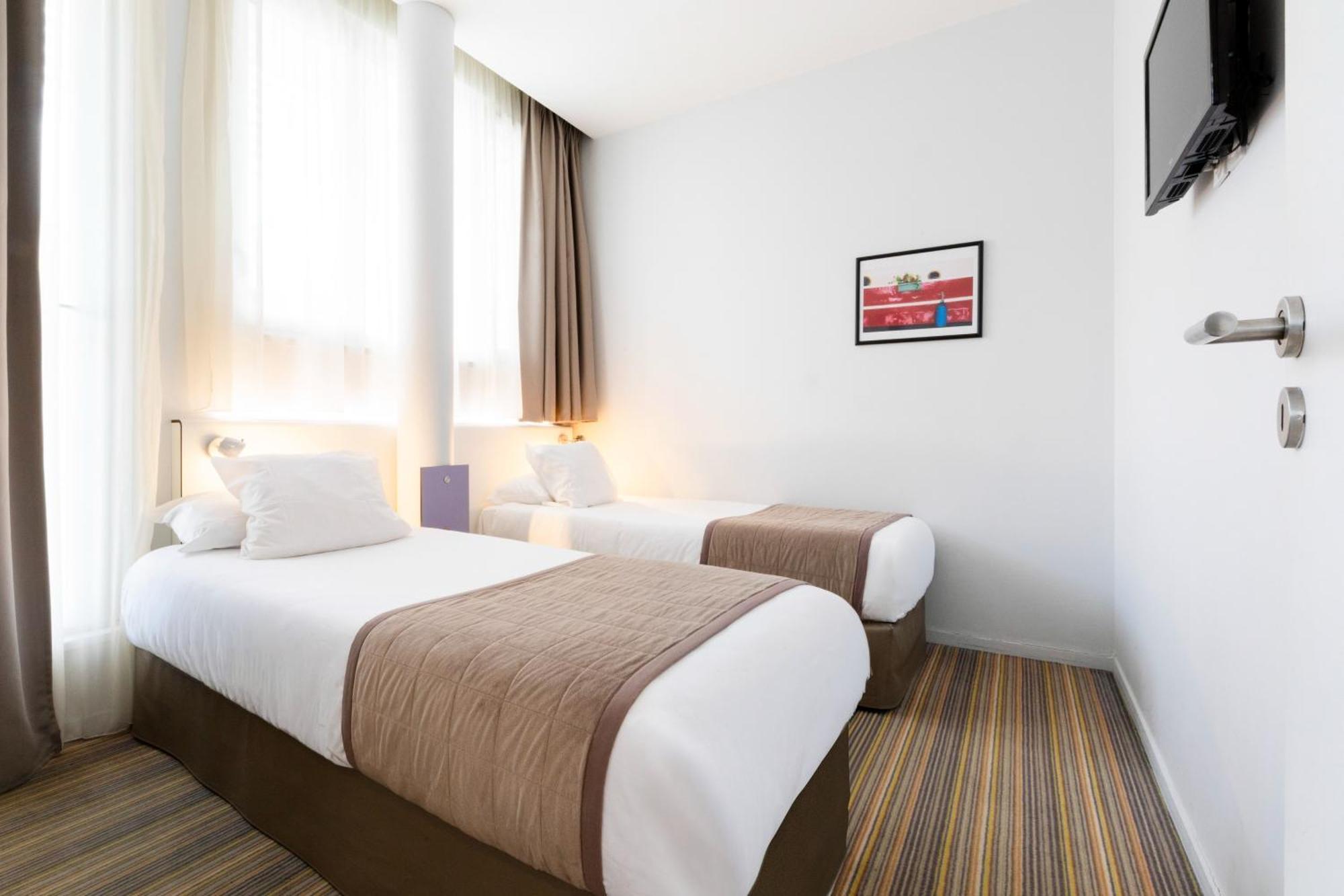 One-Bedroom Apartment Twin Beds
