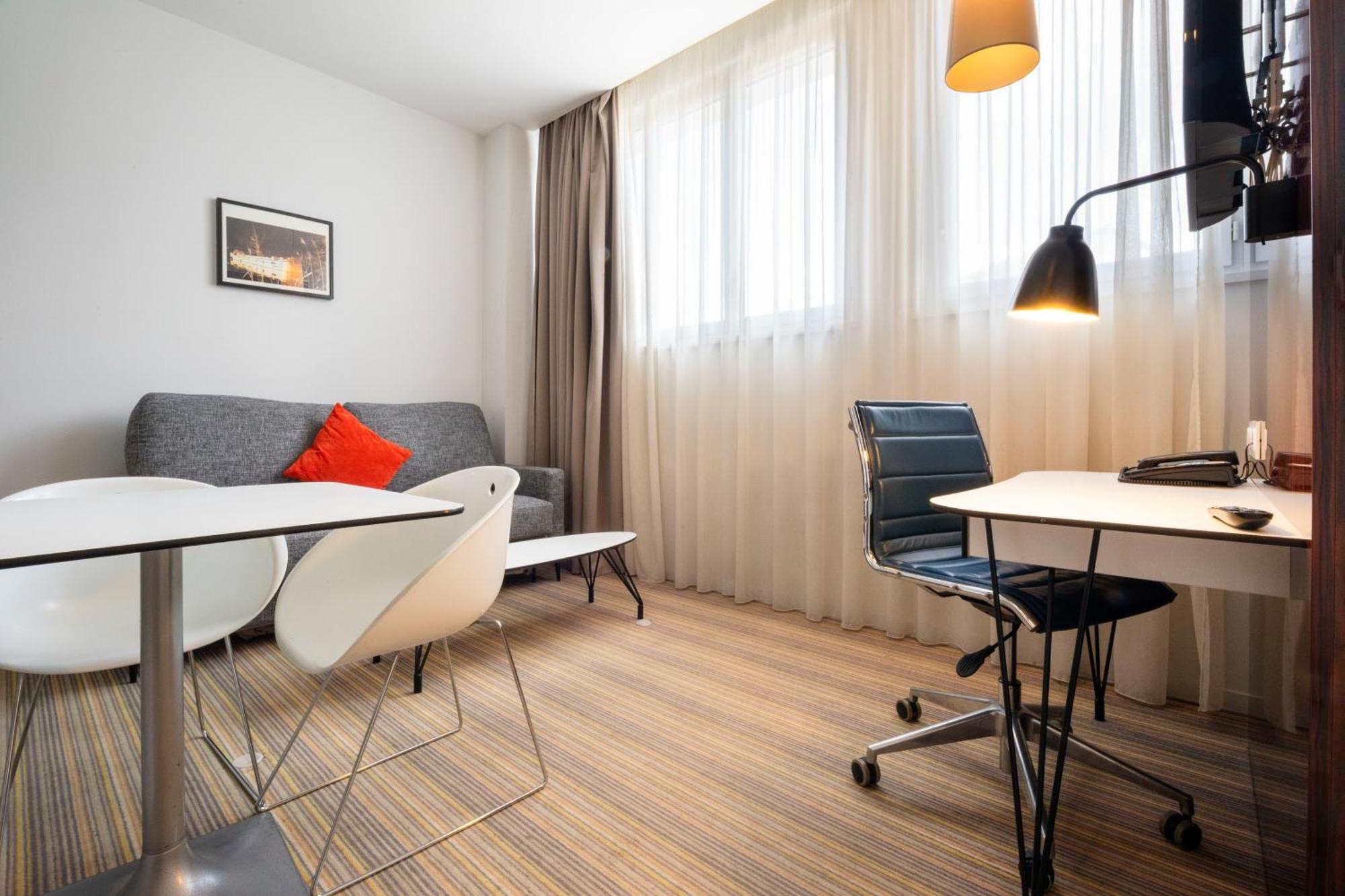 One-Bedroom Apartment Twin Beds