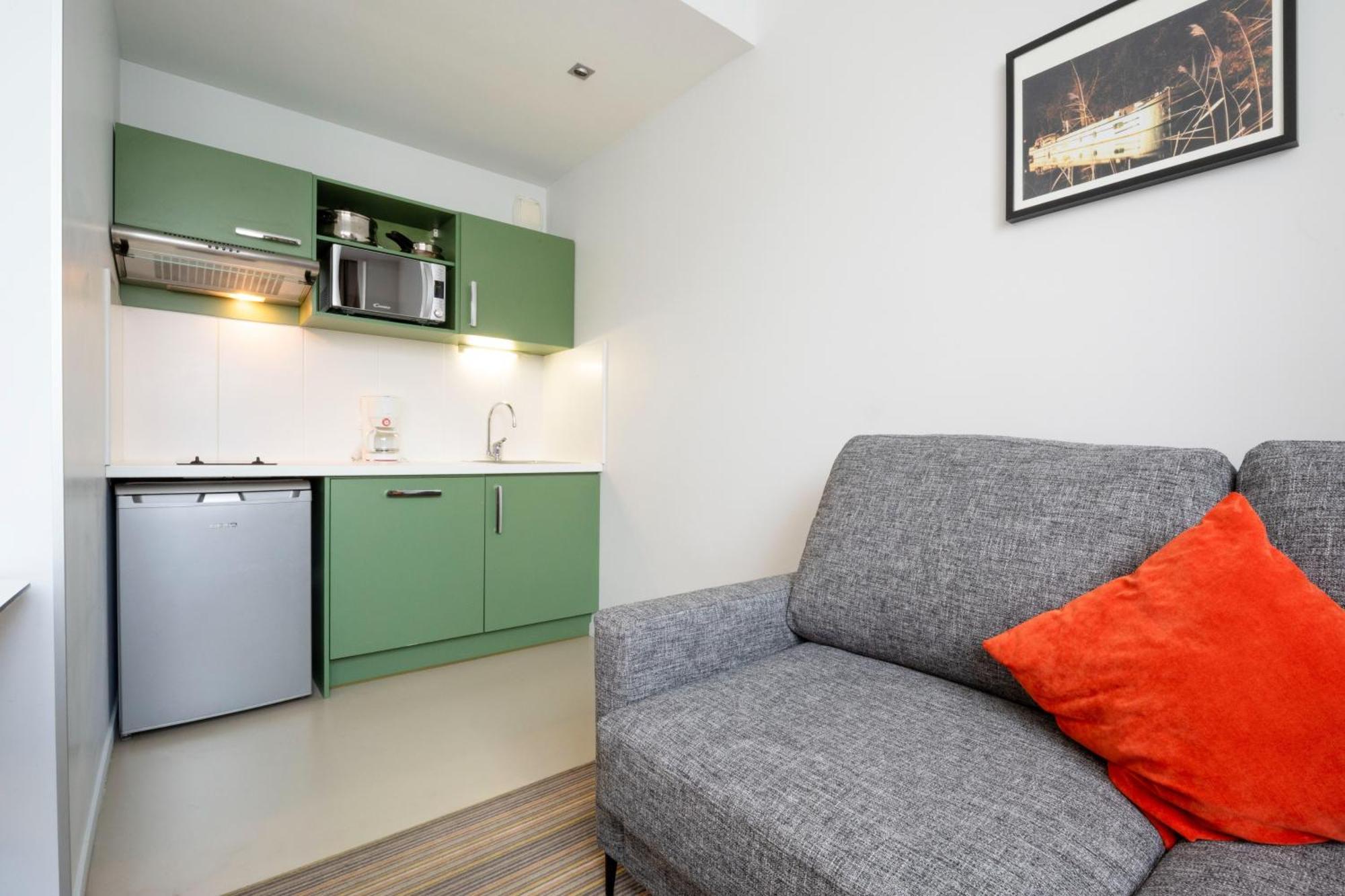 One-Bedroom Apartment Twin Beds