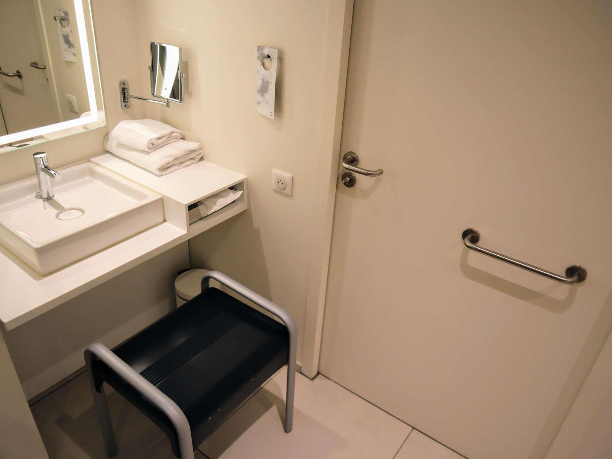 Superior Queen Room Disability Access