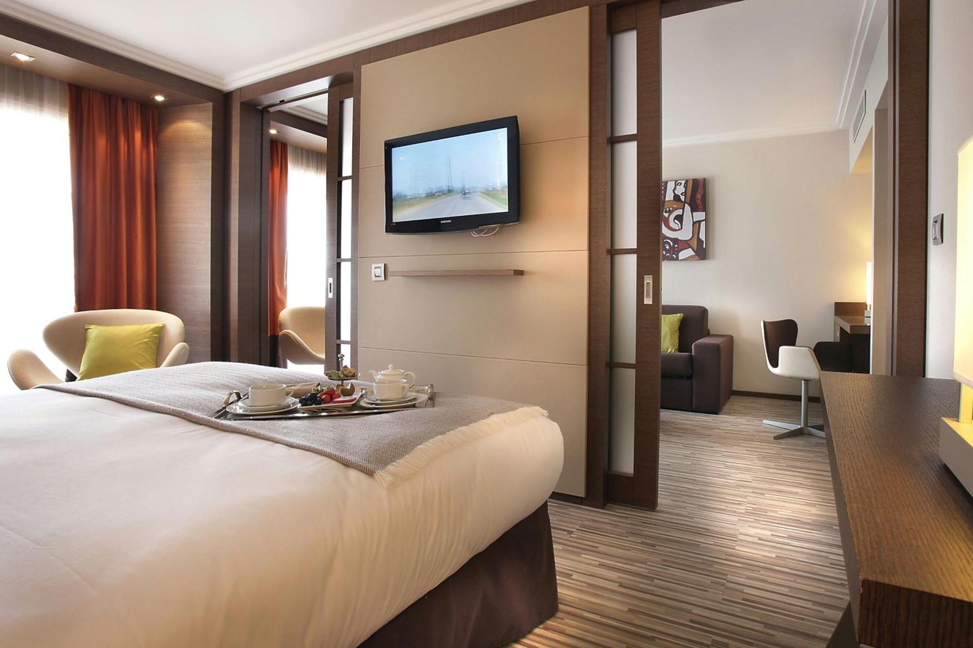 Suite City View Balcony