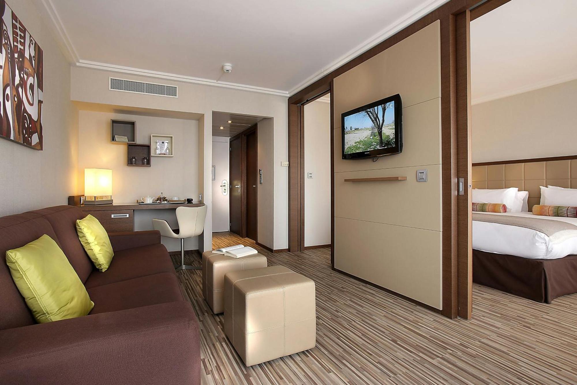 Suite City View Balcony