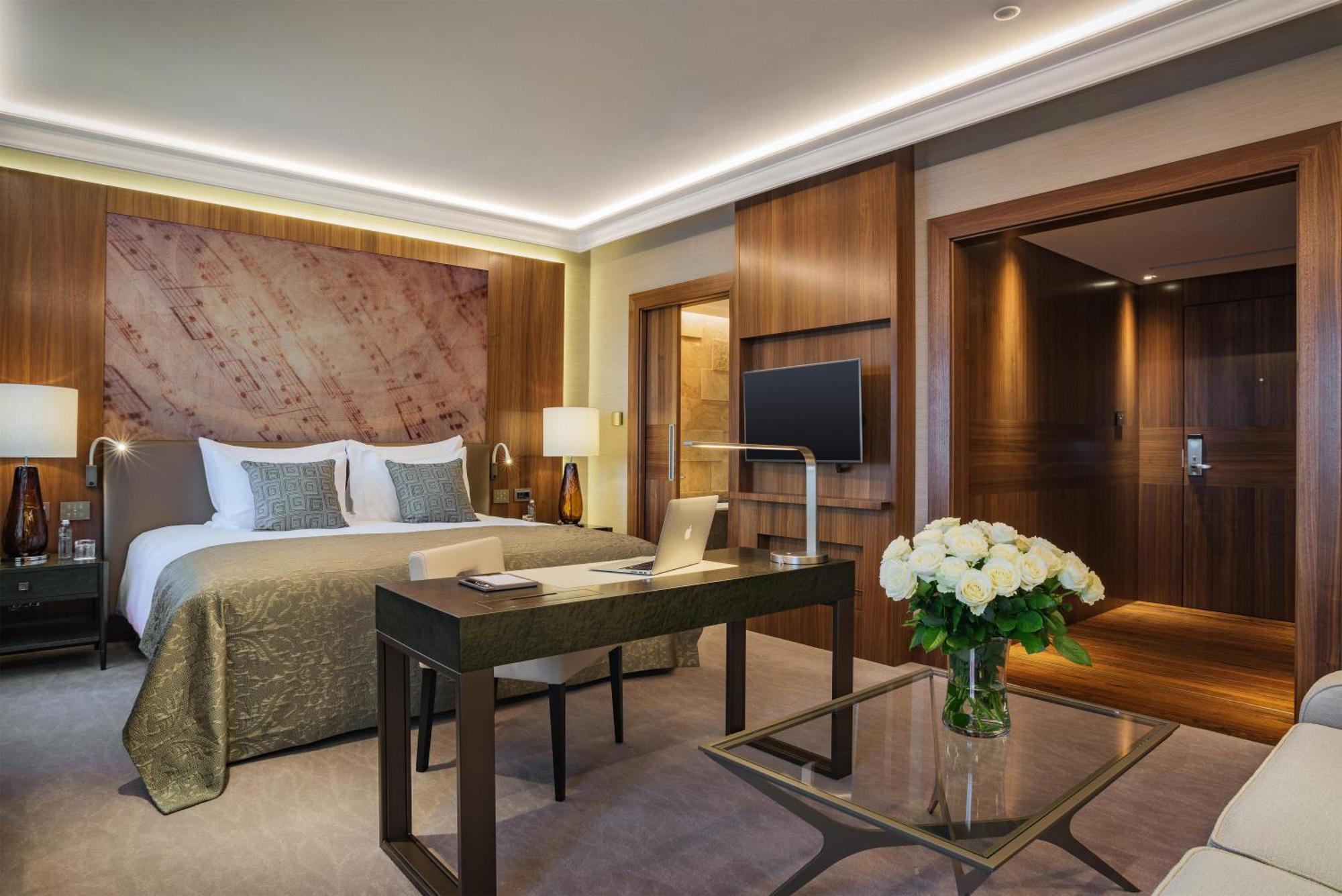 Deluxe Room King