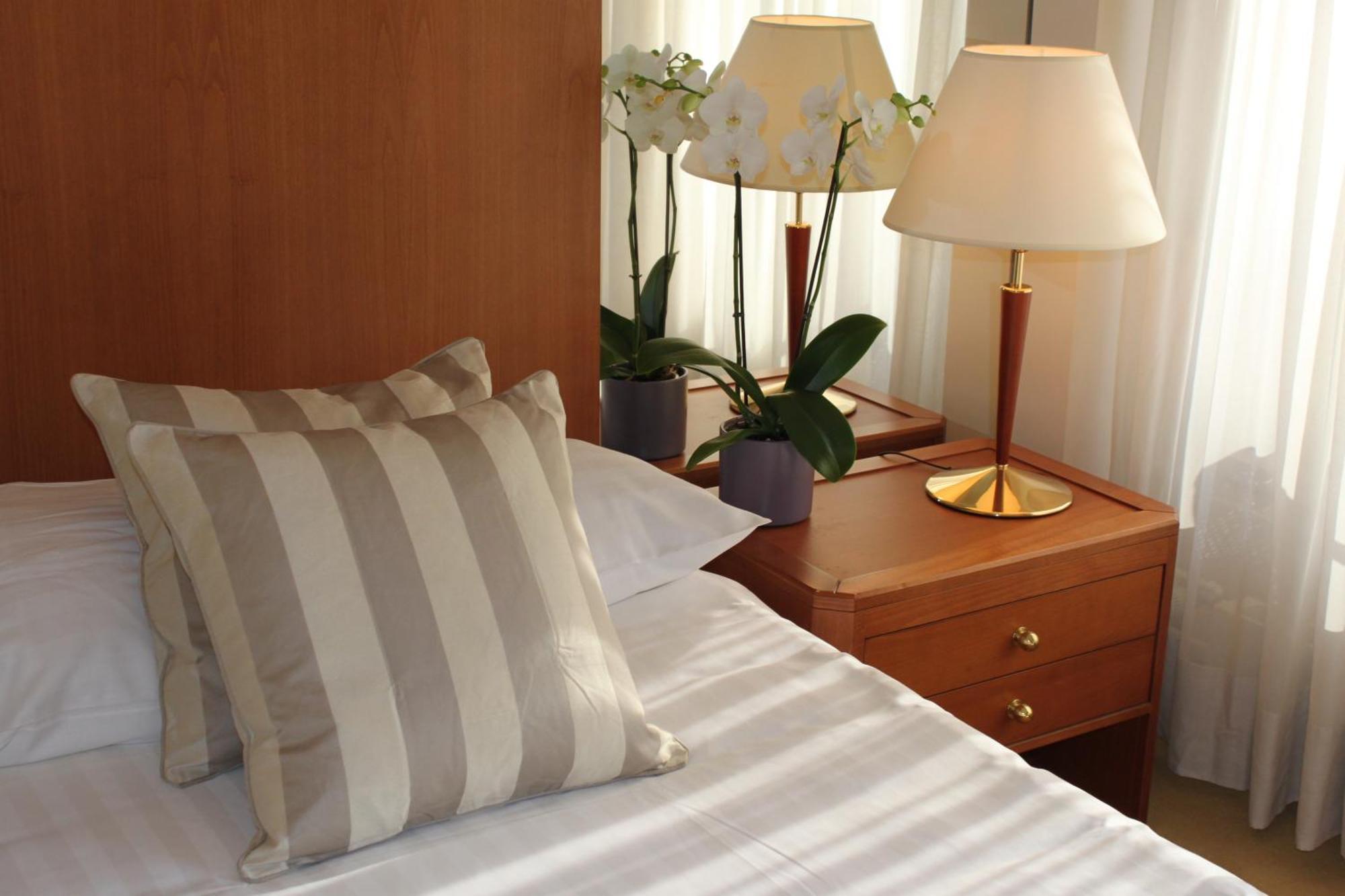 Standard Double Room Balcony Park Lake Side