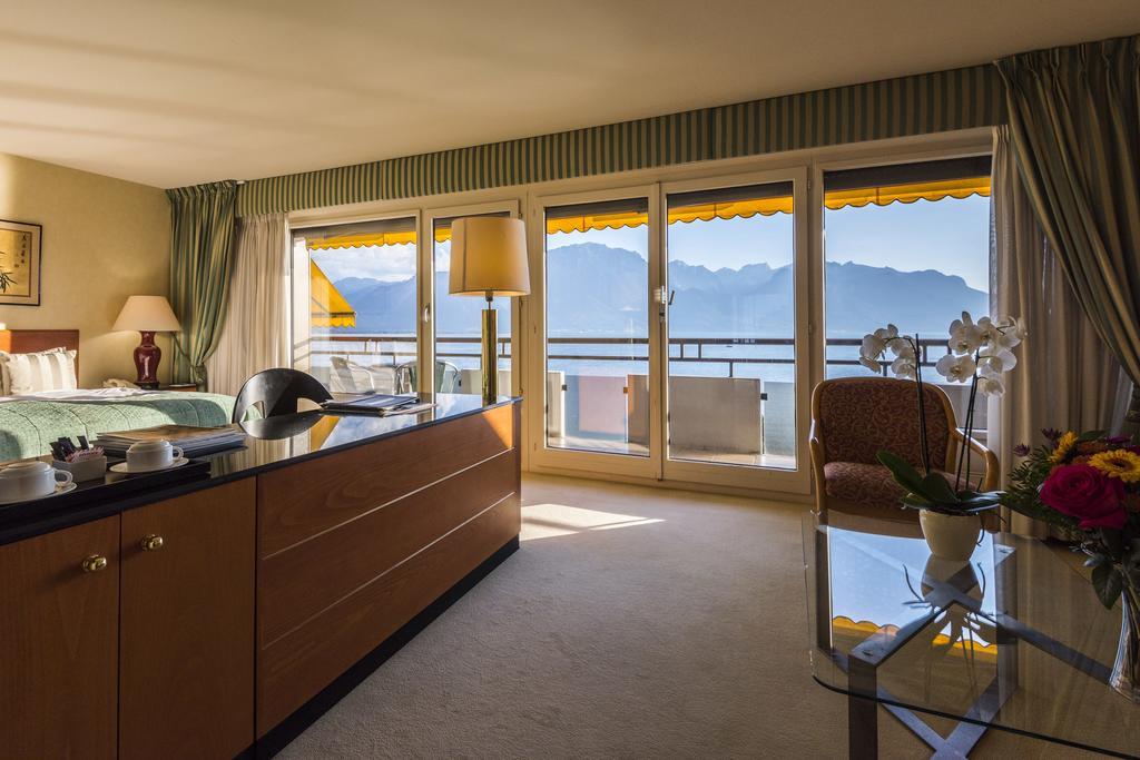 Junior Suite Lake View balcony