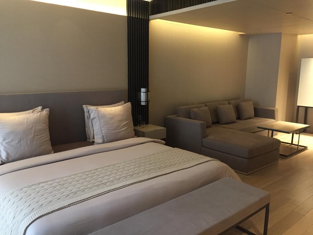 Corporate Suite Hi-Tea & Club Lounge Access Dis on Laundry & Dis on Spa 2 way Airport Transfer Floor Butler Service