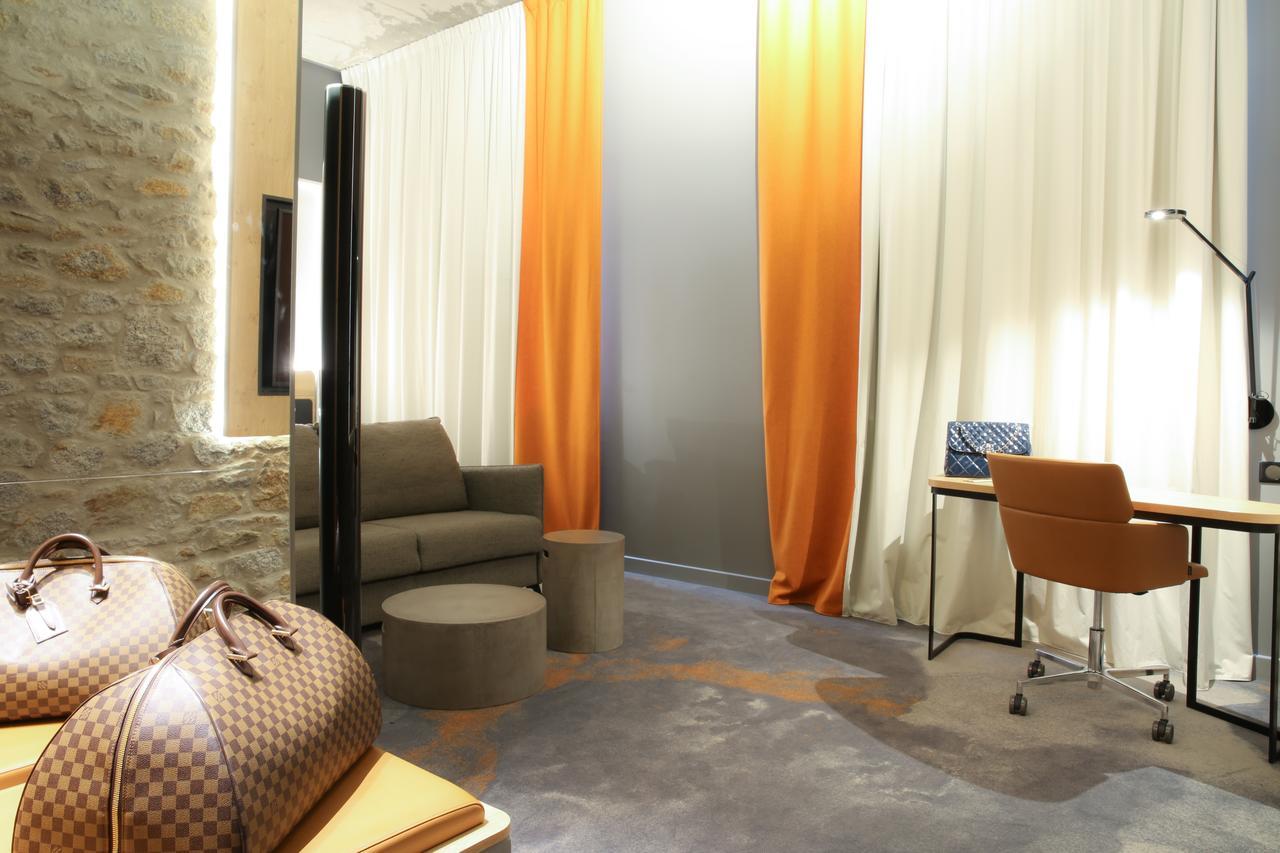 Junior Suite One Queen Bed Sofa