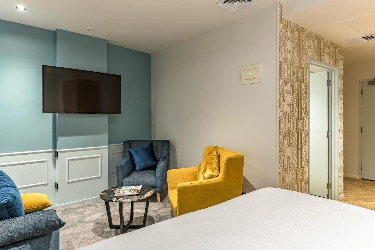 Signature Queen Room